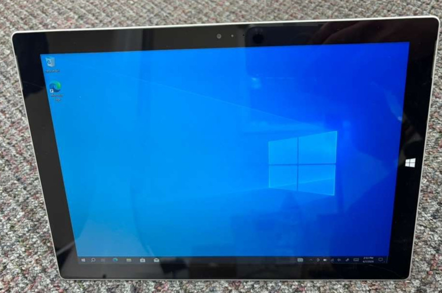 Microsoft Surface Pro 3 Intel Core i3-4020Y. 1.50 GHz 4GB RAM 64GB SSD *READ*