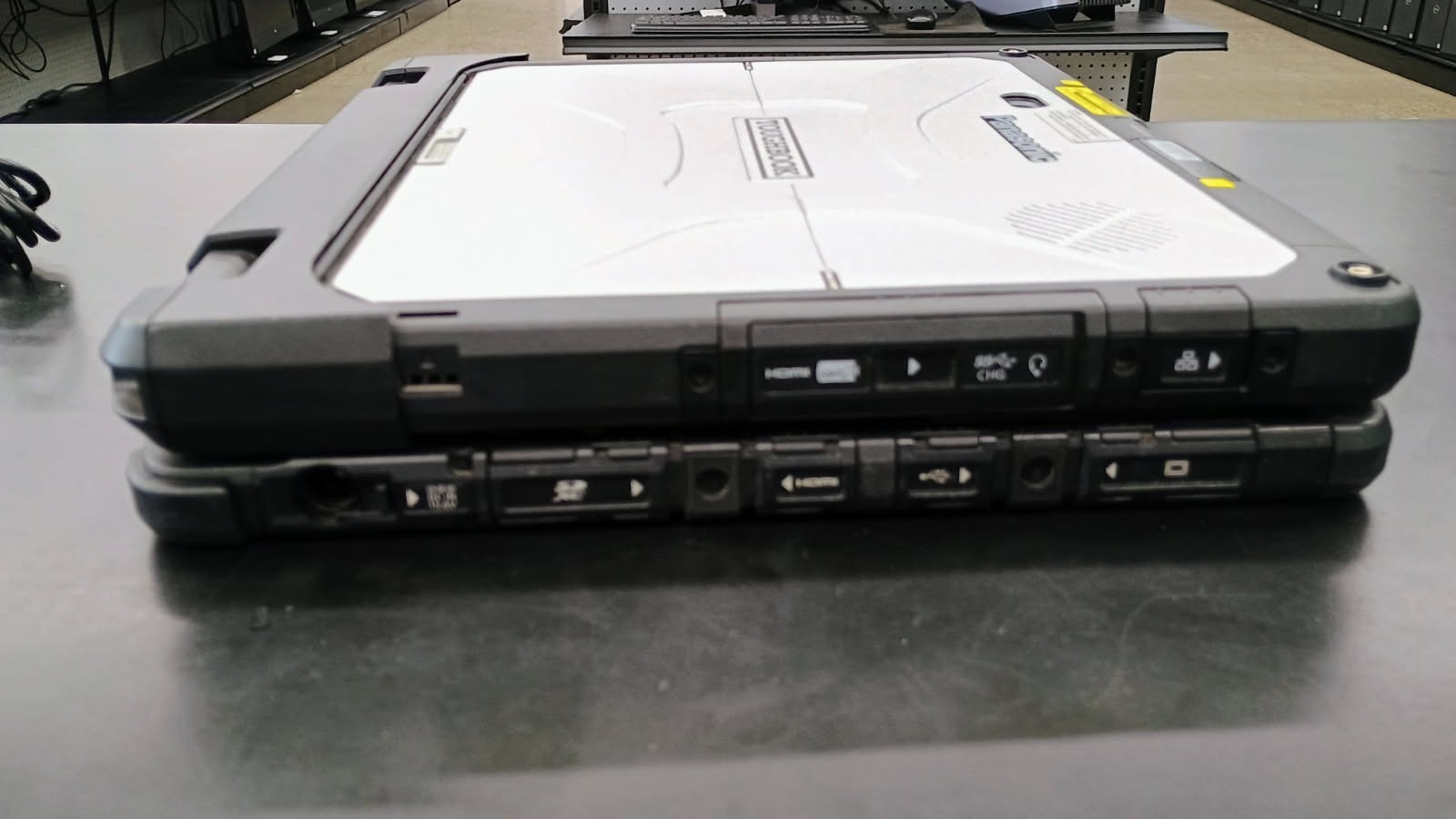 Panasonic Toughbook CF-33 – i5-10310u – 16GB Ram – 512GB SSD – Win 11 Pro -Read