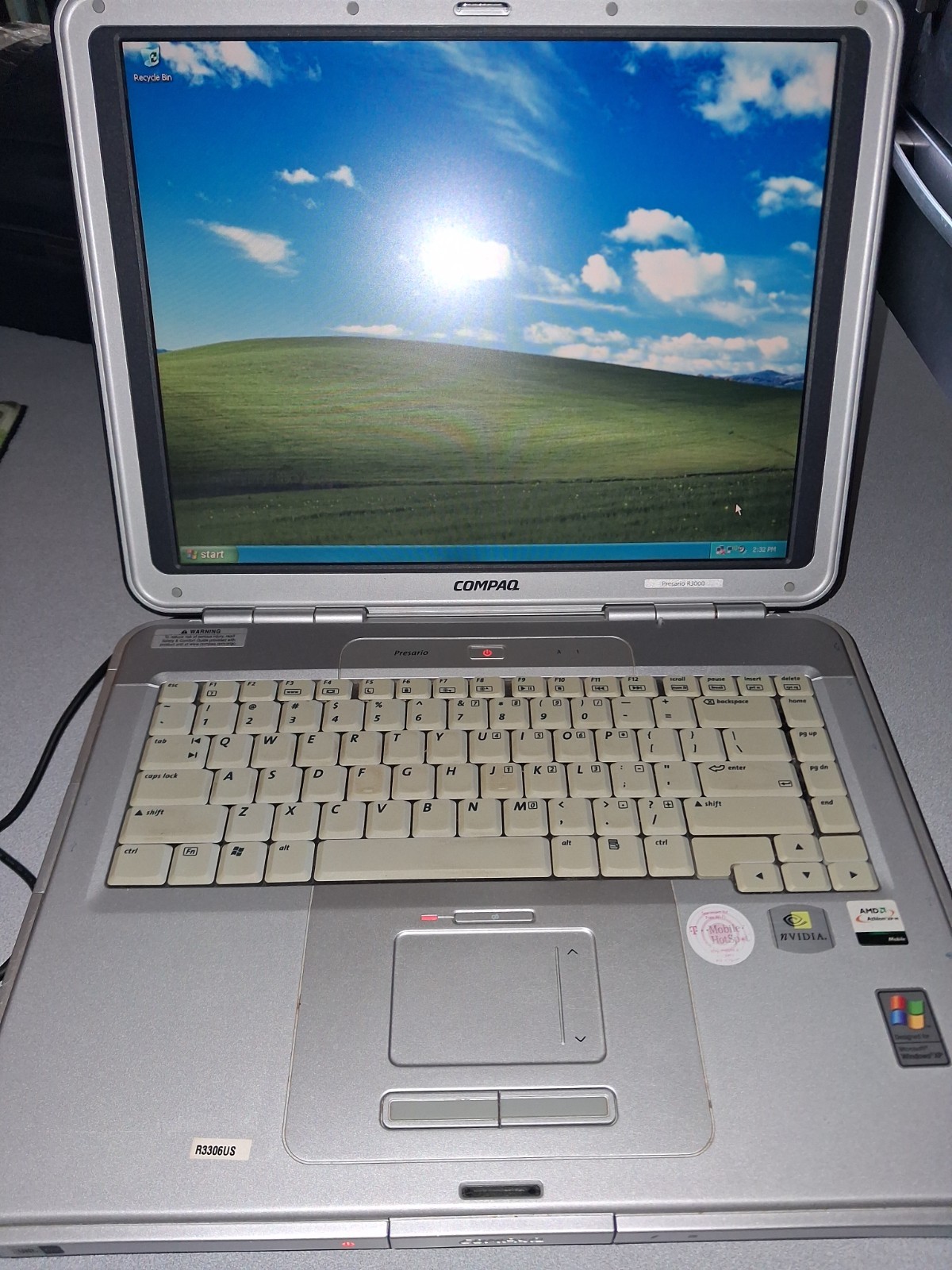 Complete Working Compaq Presario R3000 Laptop Athlon 3000+ 797MHz, 512GB, XP