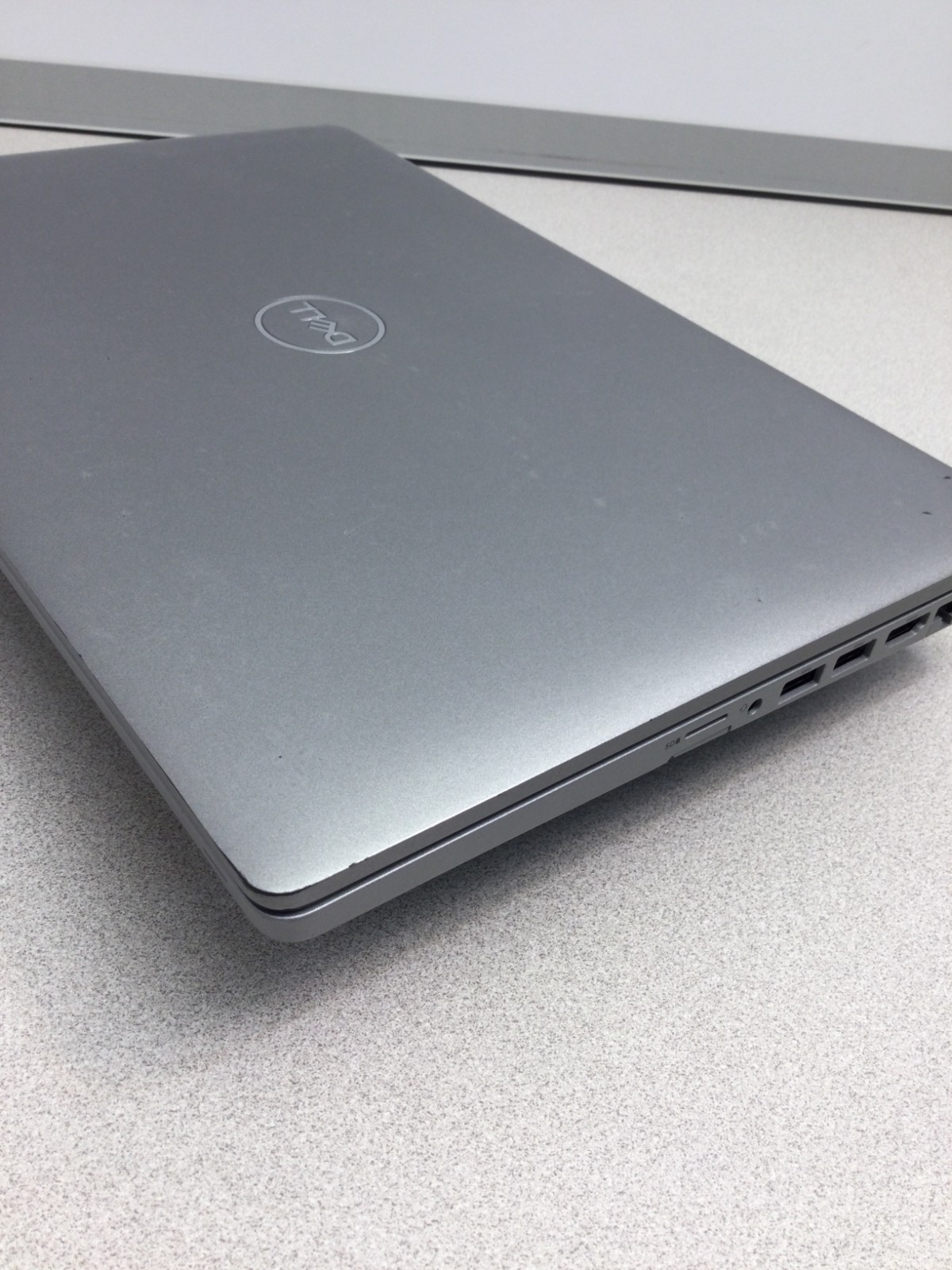 Dell Latitude 5410 14″ (256GB SSD ,Core i5-10310U, 1.70GHz, 16GB) !BAD BATTERY!