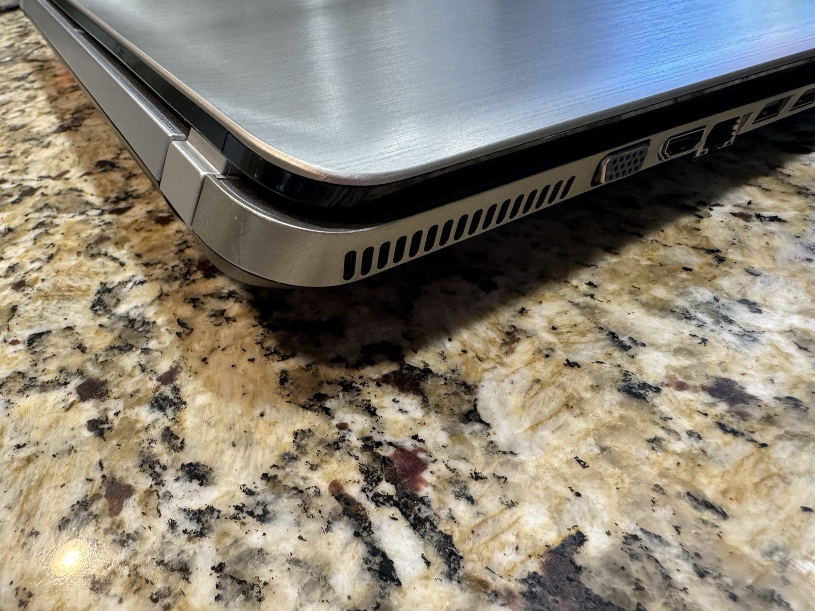 HP DV7- 6c23ci 17.3″ Notebook 6GB RAM AMD A8-3520M with Radeon HD 1.60GHz