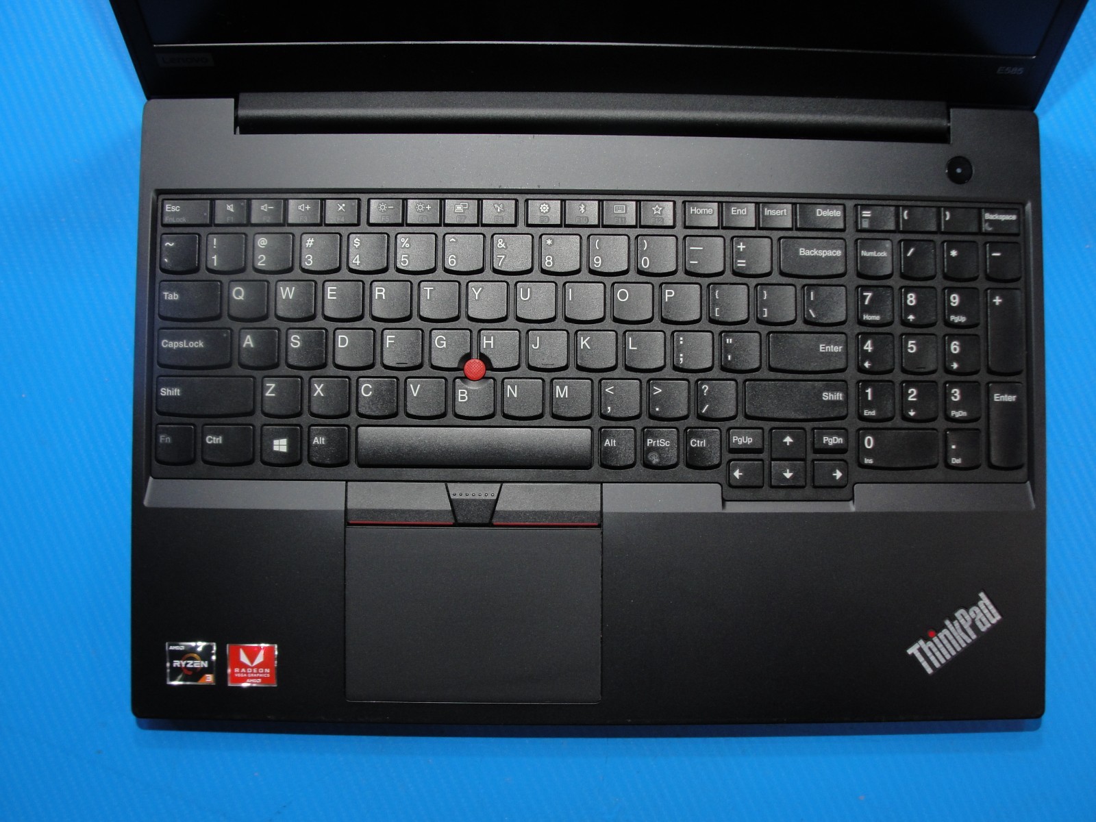 Lenovo ThinkPad E585 15.6” FHD AMD Ryzen 3 2200U 2.5GHz 4GB 240GB SSD