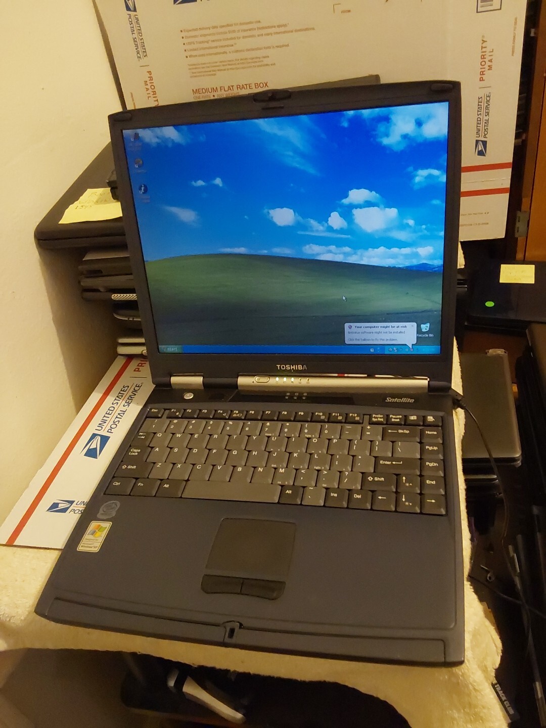 Vintage Toshiba Satellite 1005-S157 Laptop (Intel Celeron 1.06GHz