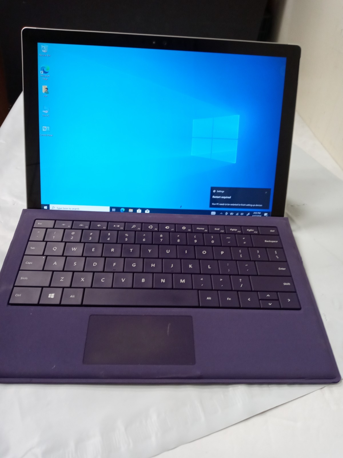 MICROSOFT SURFACE BOOK i5-6300U @ 2.4GHz, 8GB RAM, 256GB SSD, WIN 10 PRO NO AC
