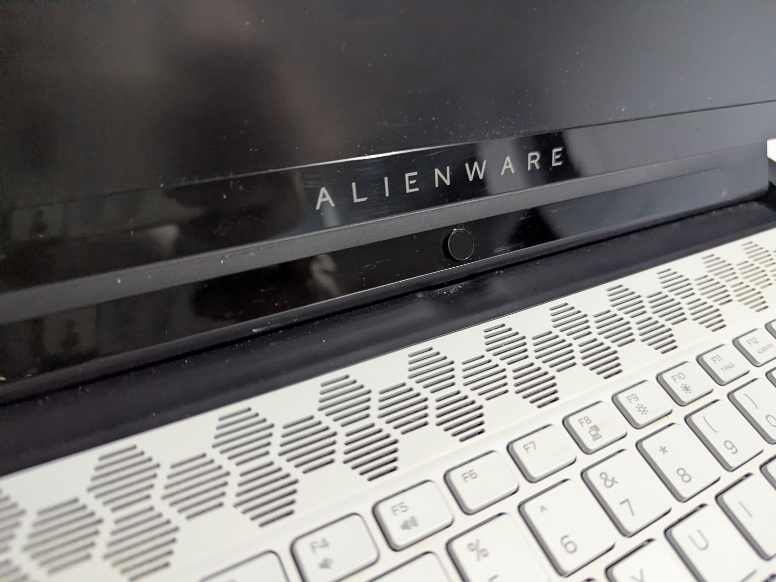 Alienware M15 R2 PARTS OR REPAIR Intel i7-9 – 16GB RAM – NVIDIA RTX 2060