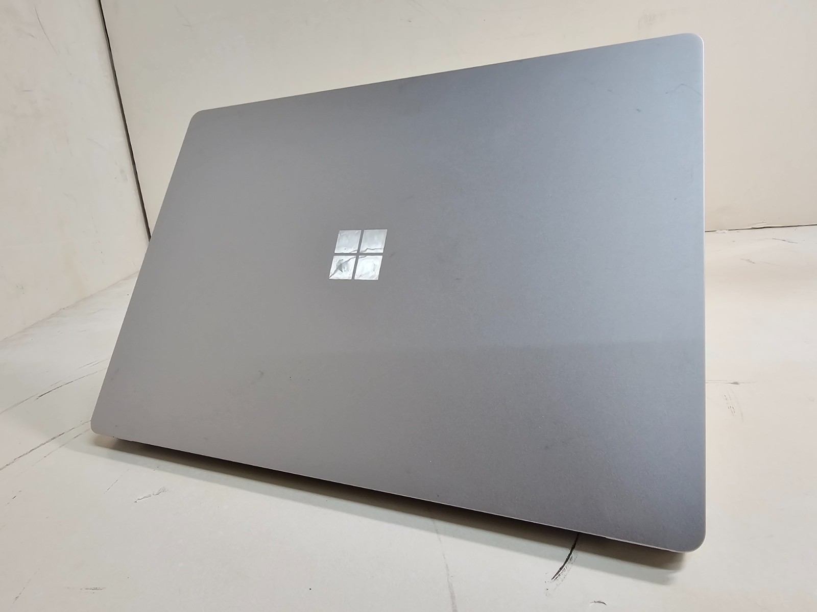 Microsoft Surface Laptop 4 1958 – 2.2 GHz Ryzen 5 8GB 256GB 13.5″ Touchscreen 1