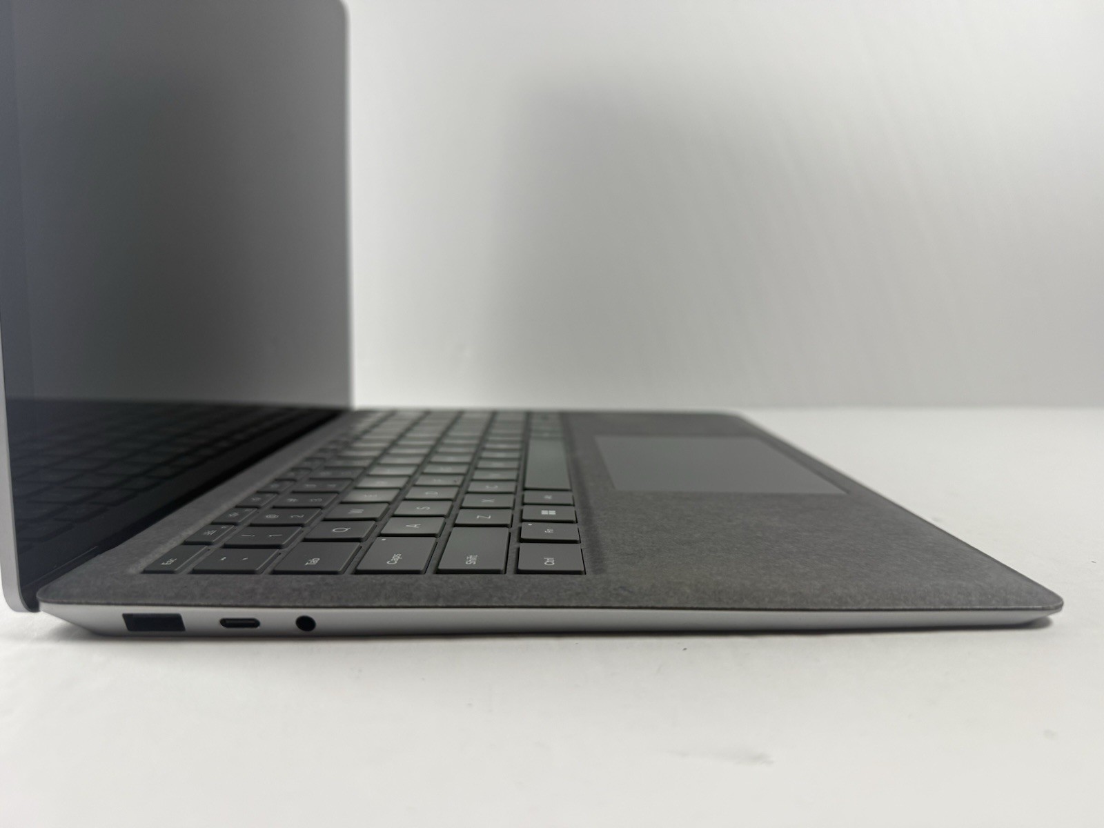 Microsoft Surface Laptop 5 13.5” 1950 Intel Core i7-1265U 16GB RAM 512GB NVME