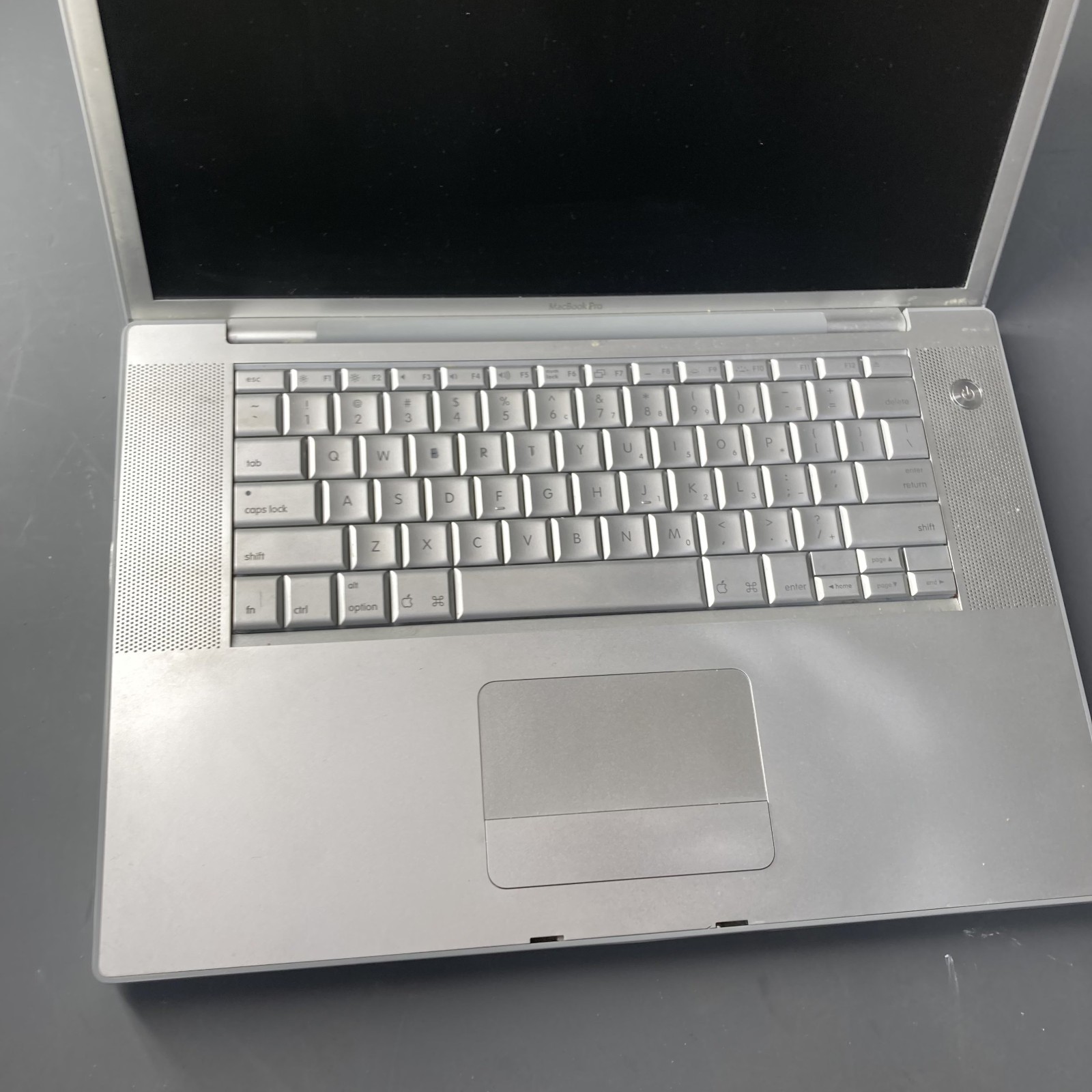 Apple MacBook Pro 15” A1150 Intel Core Duo 1.83GHz 1GB RAM 80GB HDD No Battery