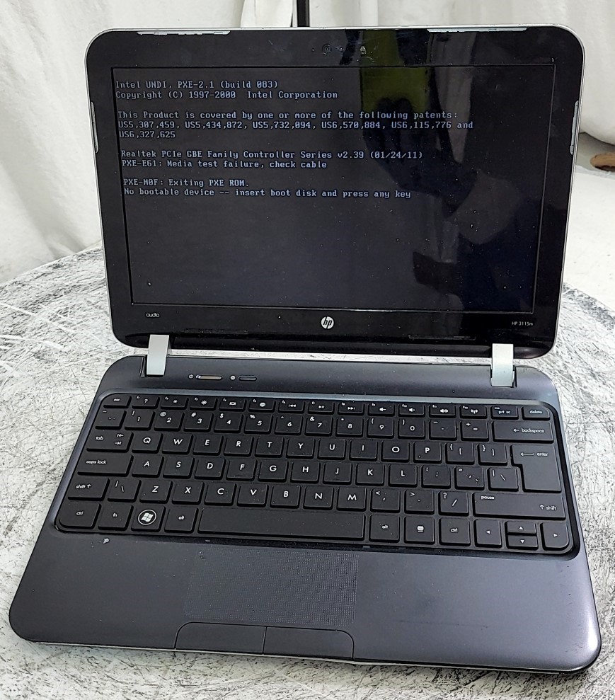 HP 3115M LJ527UT#ABA Laptop AMD E-300 APU RADEON GRAPHICS 4GB 320GB SEE NOTES