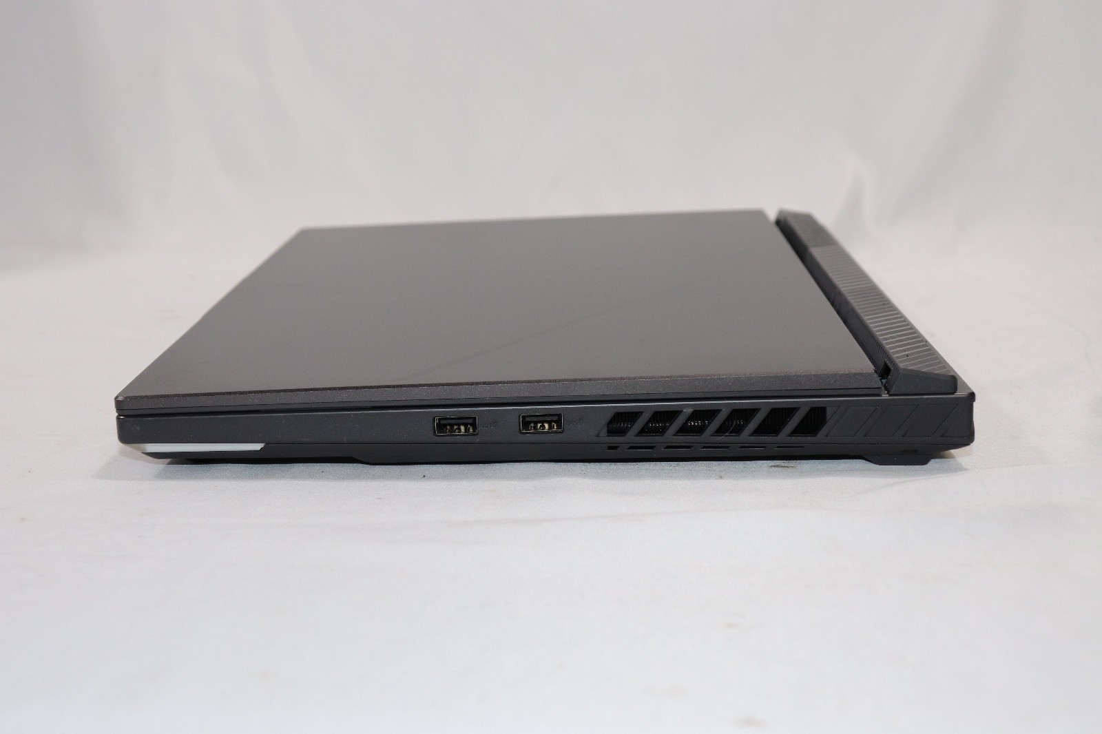 Asus ROG Strix G16 G614FM 16″ Ryzen 9 9955HX 2.5GHz 16GB 1TB GeForce RTX 5060