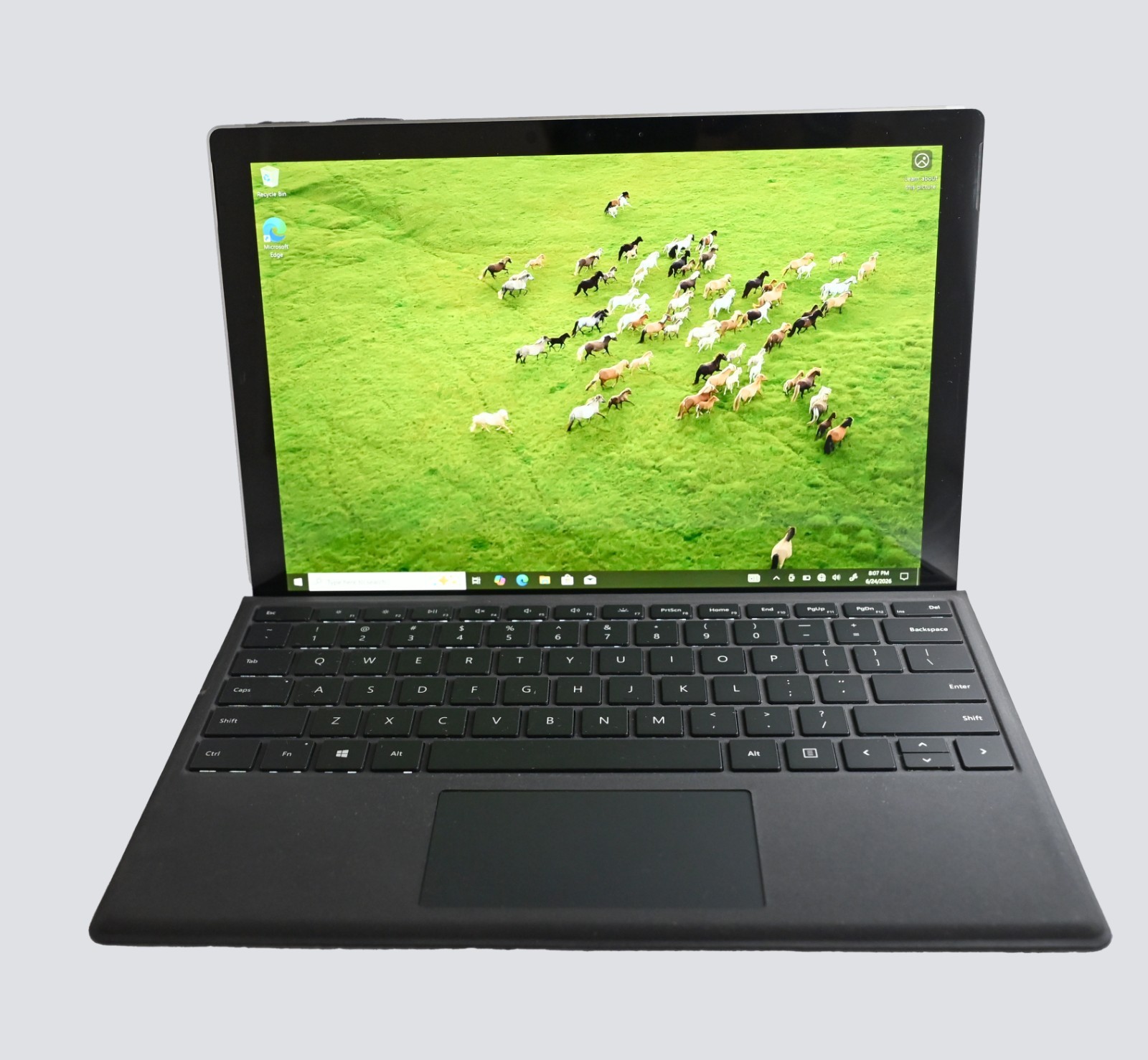 Microsoft Surface Pro 1796 i5-7300 2.6GHz 8GB RAM 256GB SSD Windows 10