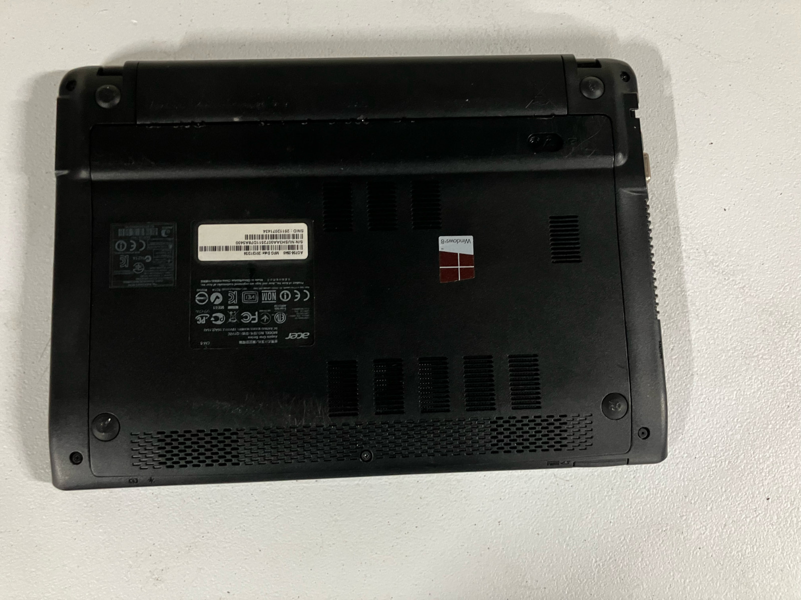 AS-IS Acer Aspire One AO756 11.6″ Laptop (1.4GHz Celeron, 4GB RAM, NO HDD)
