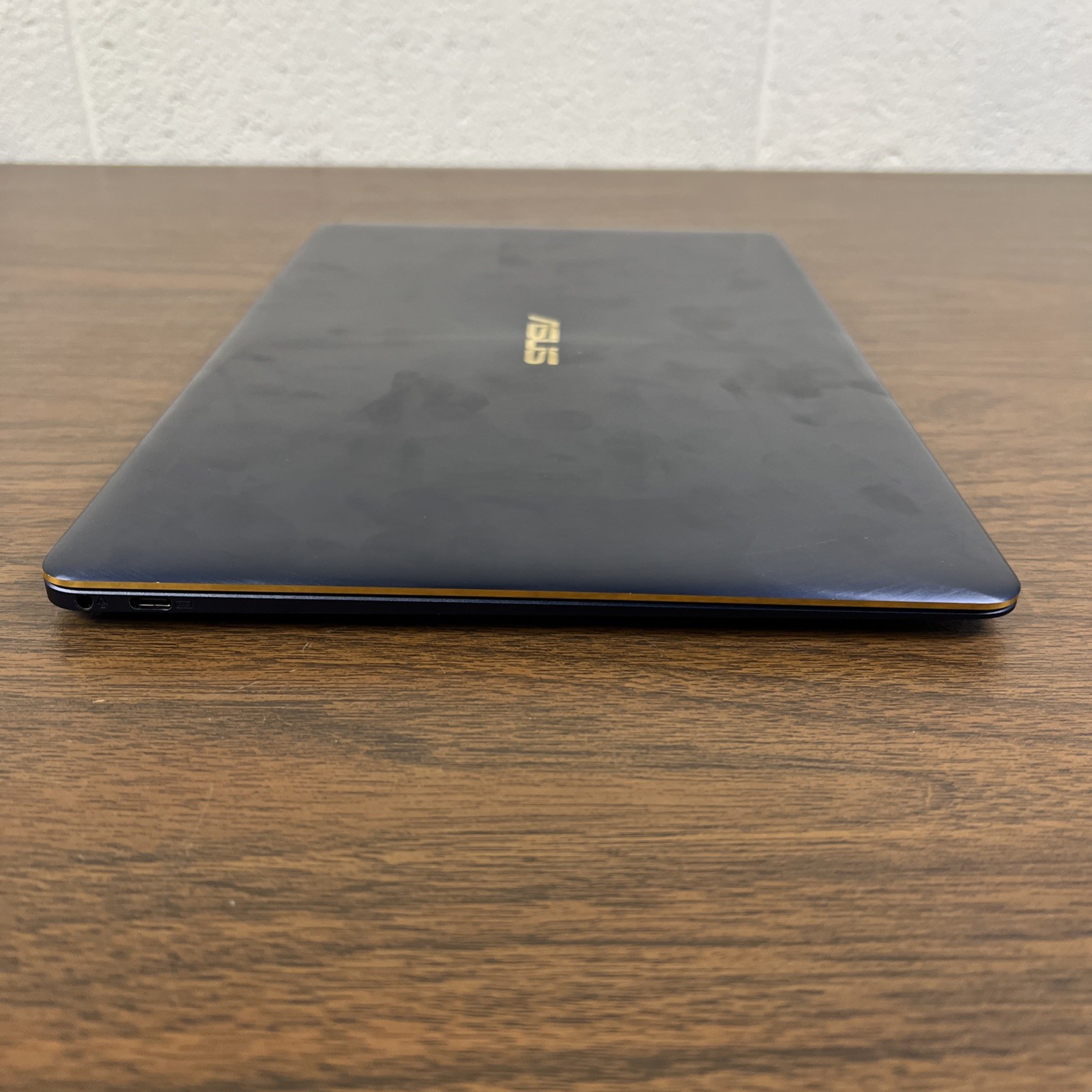 ASUS ZENBOOK UX490U I7 8GB RAM (POWERS ON, NO IMAGE) NO SSD – FOR PARTS/REPAIR