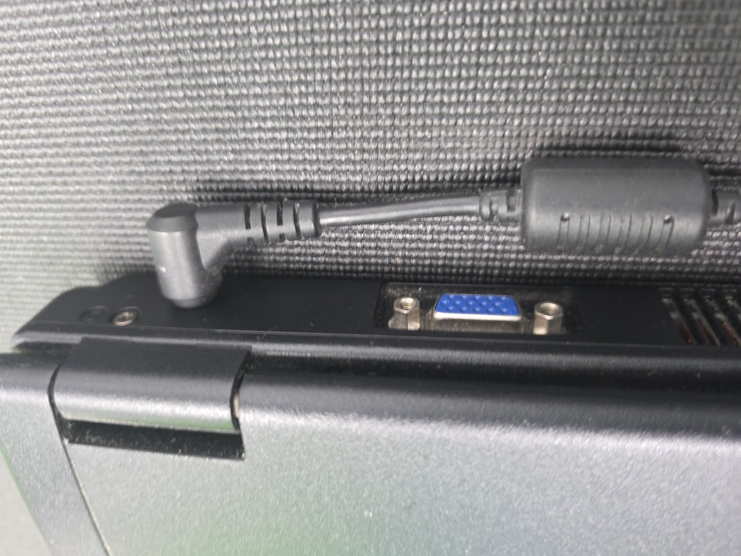 DELL INSPIRON 1000 – BOOTS TO BIOS – INTEL CELERON 2.2MHZ – 256MB RAM – READ -BB