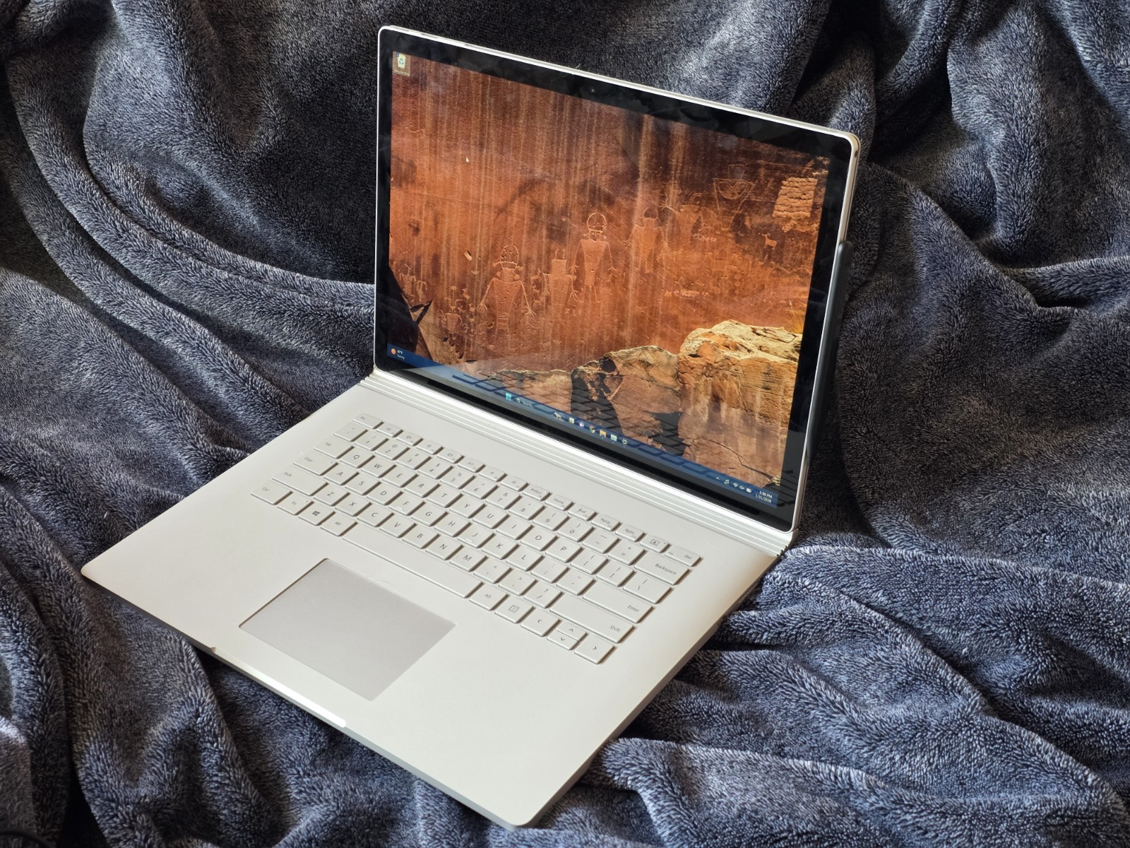 Microsoft Surface Book 3 15″ i7 32GB 512GB GTX 1660 Ti Slim Pen 2 Low Bat Cycles