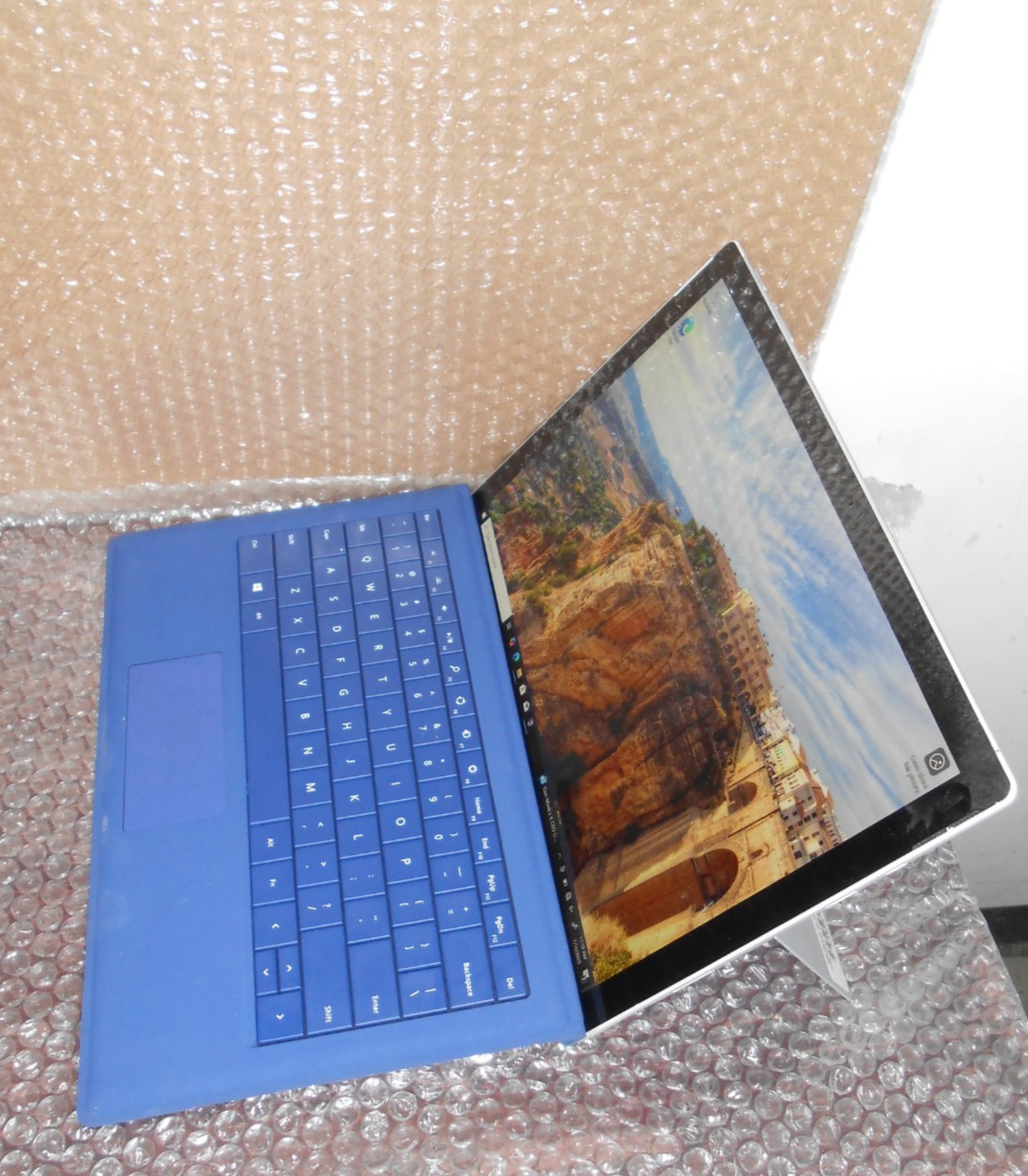 Microsoft Surface Pro 1796 m3-7Y30 4GB RAM 128GB SSD 12.3″ 1.00GHz Win 10 Pro