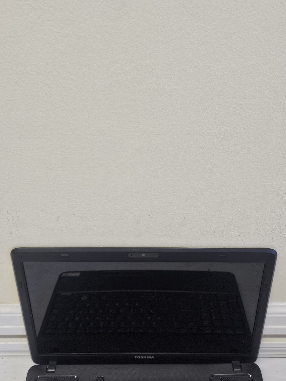Toshiba Satellite C655D Laptop – AMD E-300 – 4GB RAM – 320GB HDD RUNS SLOW READ