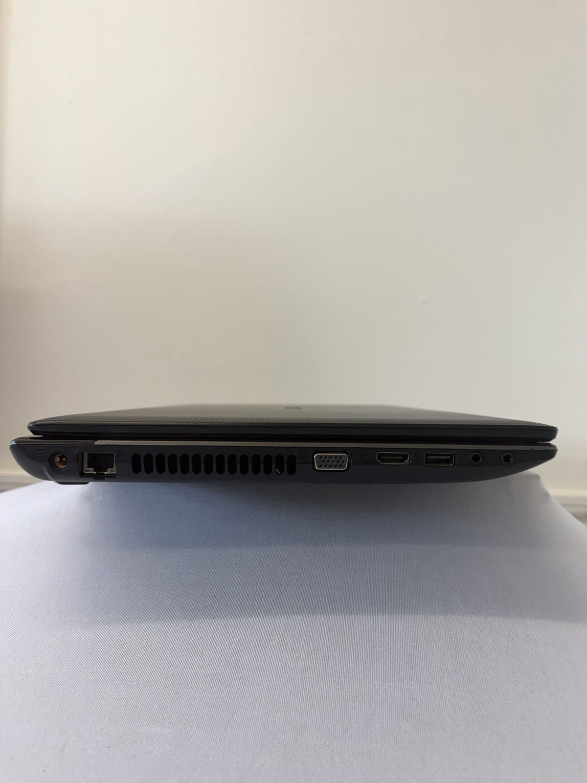 Acer Aspire 5750Z-4217 Laptop – Good Screen – Intel Pentium B950 – Read Des