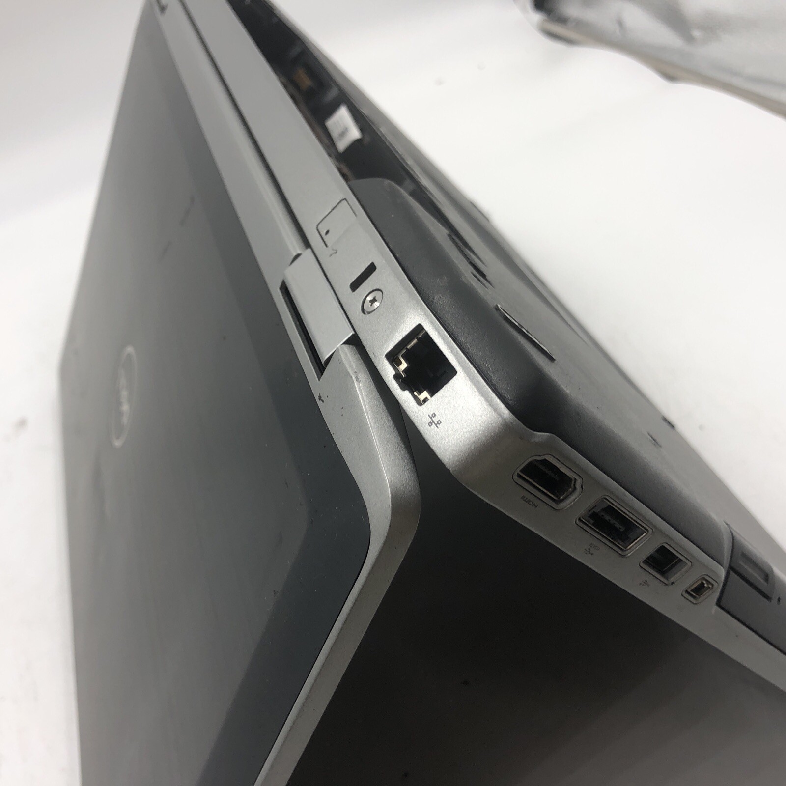 Dell Latitude E6520 Laptop Intel i5-2410M 2.3GHZ 4GB NO HDD/OS/Battery/Caddy