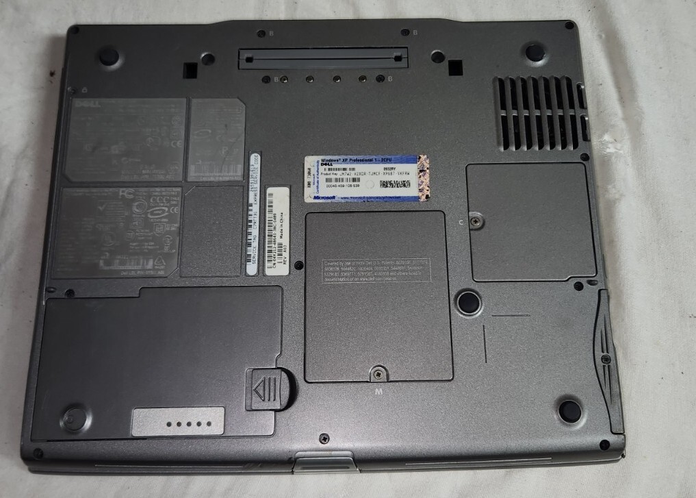 Dell Latitude D500 14 inch PP05L Laptop Powers Up 512MB 266MHZ Pentium M