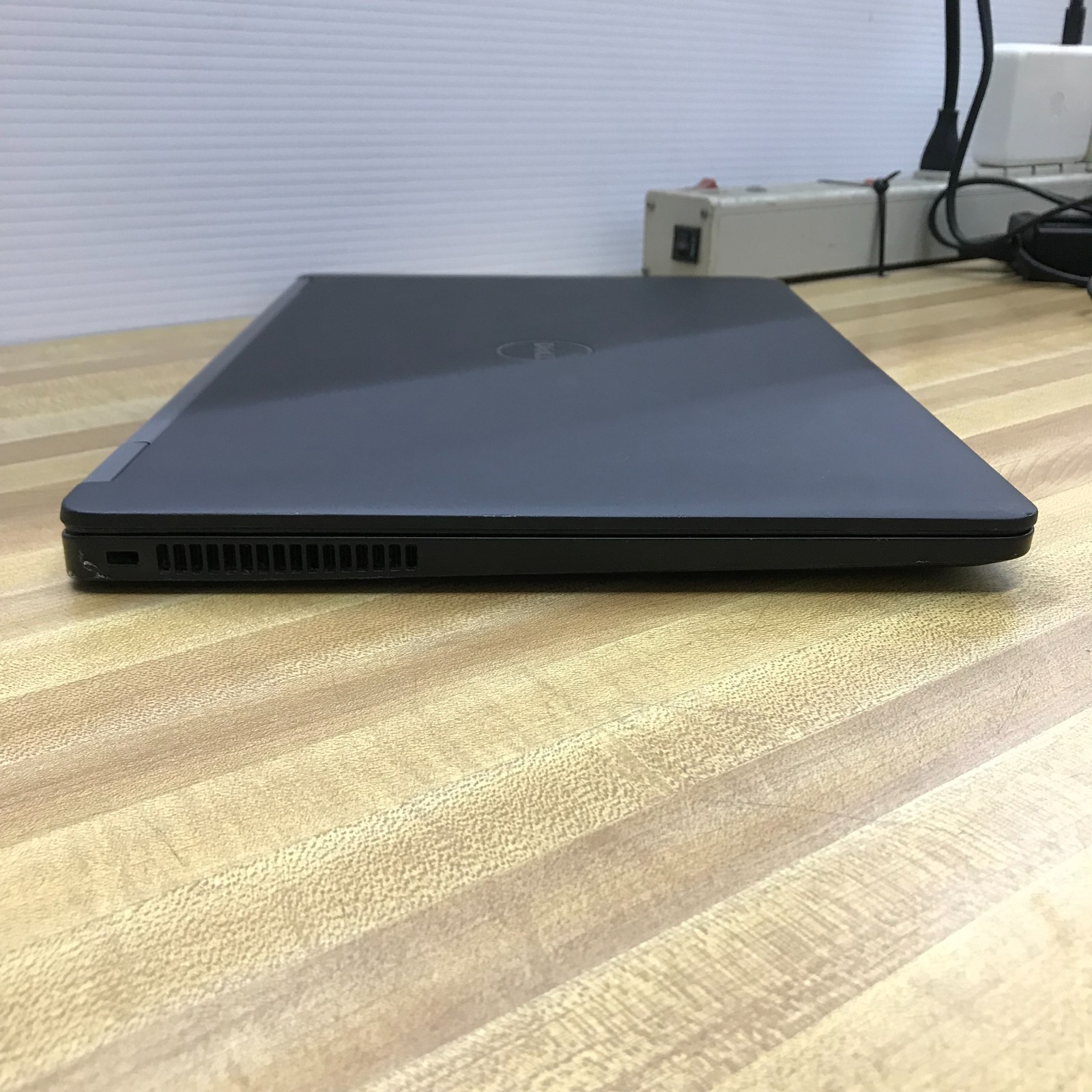 Dell Latitude E7470 14″ FHD Laptop i5-6300U 16GB RAM 128GB SSD (Windows 11 Pro)
