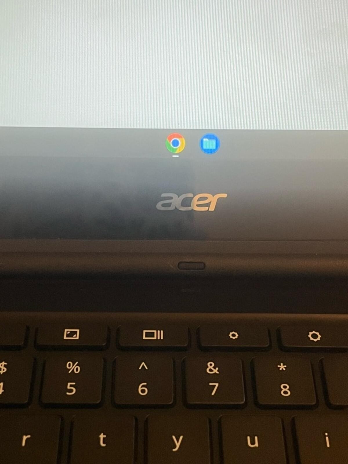 Acer Chromebook Spin 11 C738T-C8Q2 Touchscreen 2-in-1 Laptop w/ Charger & Case