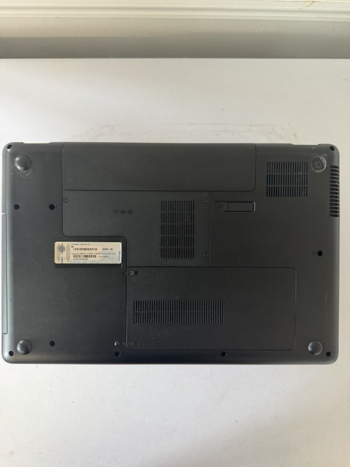 HP Notebook G56-129wm Laptop – Screen Leaks Light – Intel Celeron 900 – Read Des