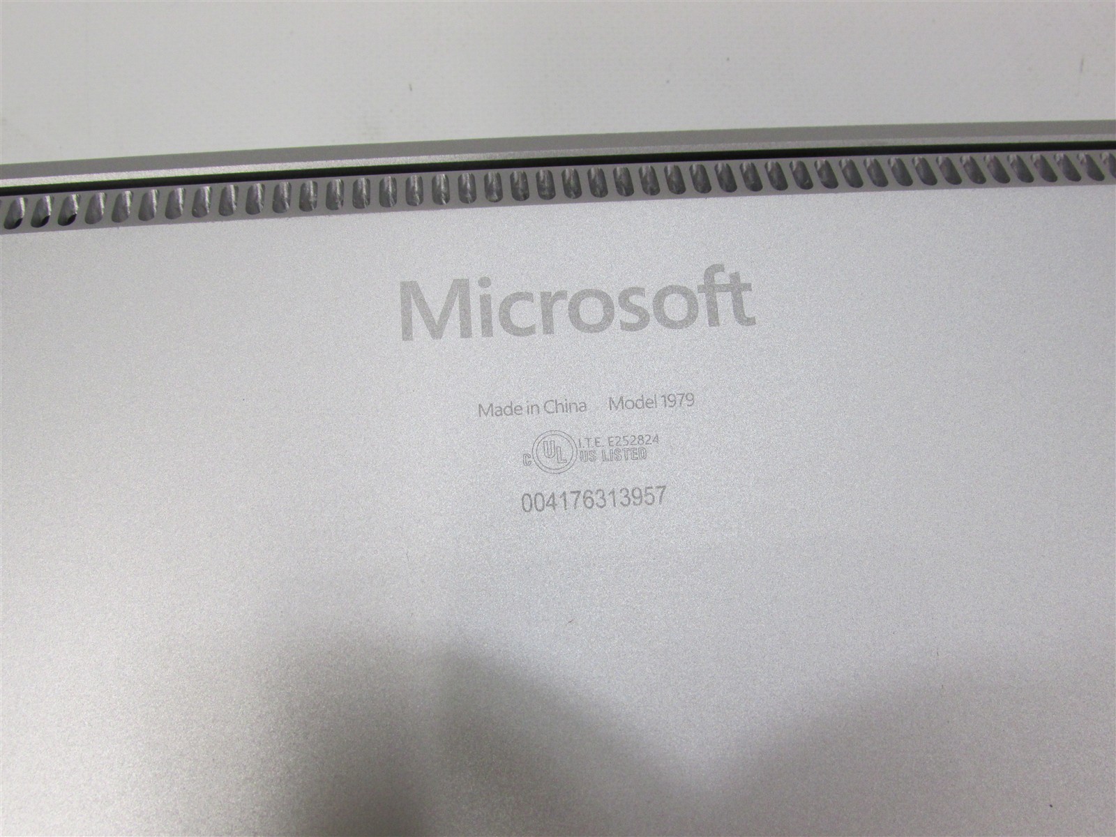 Microsoft Surface Laptop 4 1979 i7-1185G7 3.0GHz 16GB RAM 256GB 15″ W11Pro DENT