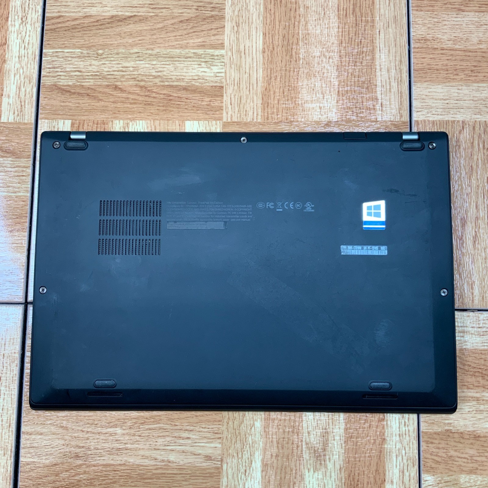 Lenovo ThinkPad X1 Carbon 5th Intel i5-7300U 8GB RAM 256 GB SSD Win 10 Pro