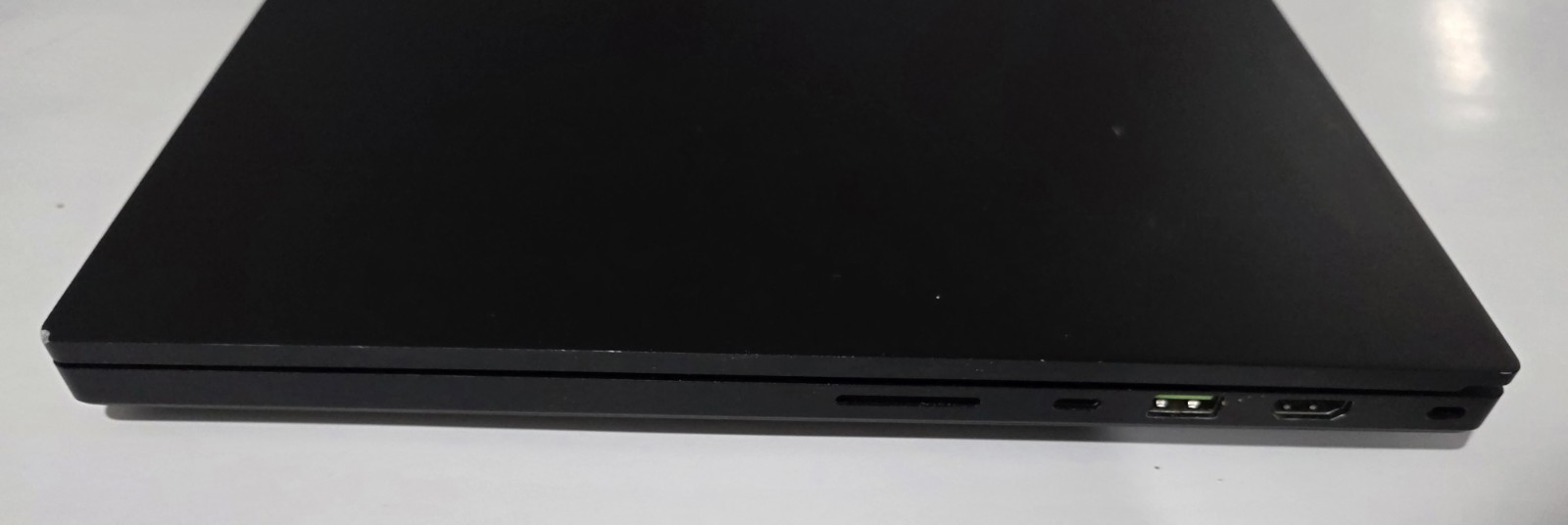 Razer Blade Pro 17 300Hz FHD 2019 i7-9750H 2.60GHz 16GB 2TB HDD RTX 2080 Max-Q
