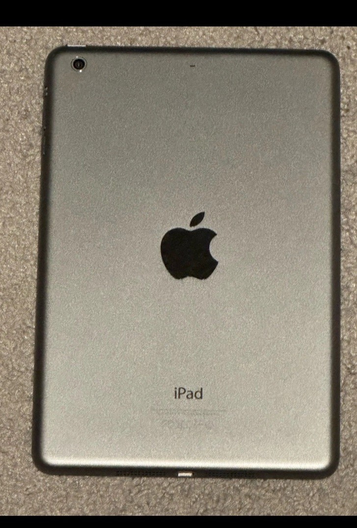 Apple iPad Mini 2 Tablet 7.9in 16GB Wi‑Fi iOS Gray w/ Keyboard Folio Case Bundle
