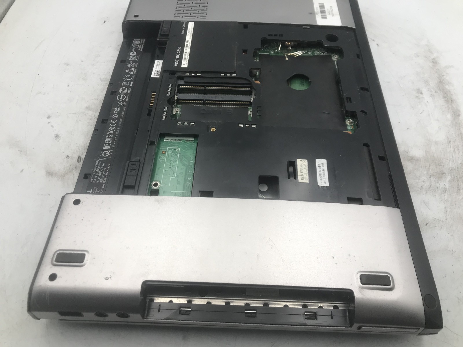 DELL VOSTRO 3550 – FOR PARTS – DAMAGED – INTEL I5 – NO RAM – NO HDD – 15″ = BB