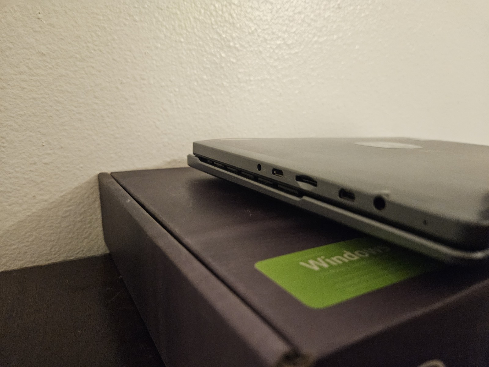 2015 ACER One 10 windows 10 S1002-17FR Dark silver Laptop with box