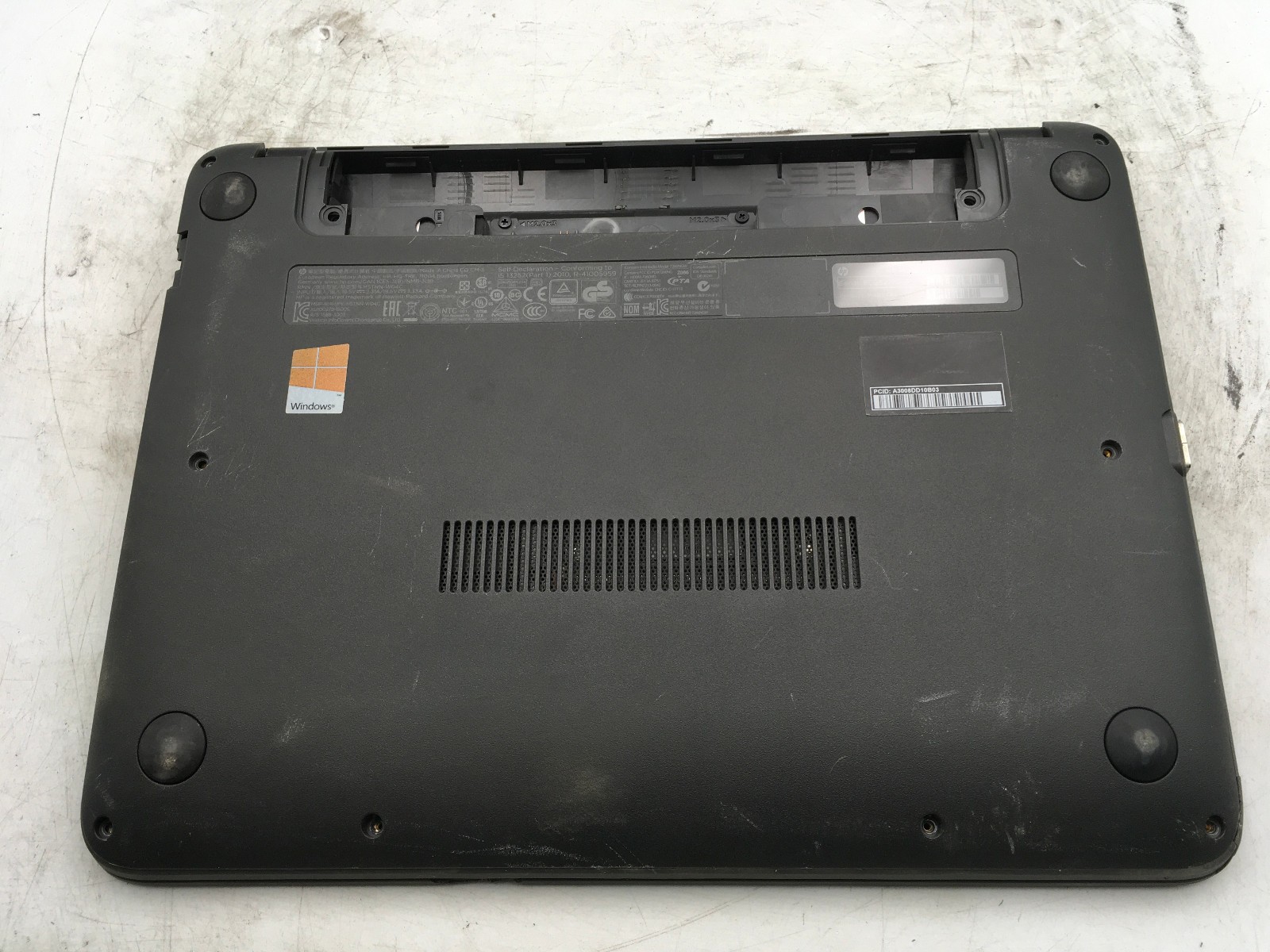 HP PROBOOK 11 G1 – FOR PARTS/NO LCD – INTEL PENTIUM 4405U – NO RAM – READ – BB