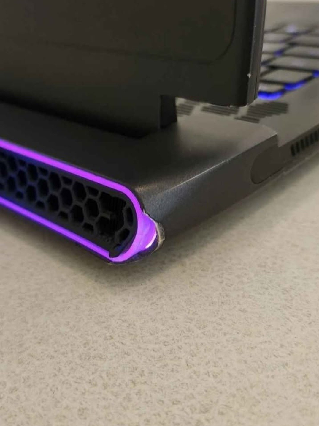 Alienware M15 R5 15.6″ – Ryzen 9 5900HX – 16GB RAM – RTX 3070 – 1TB SSD