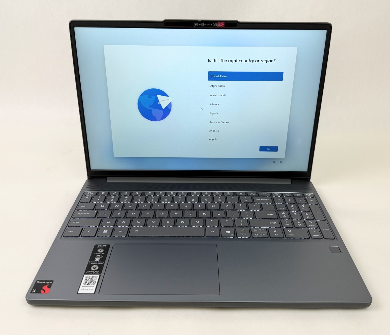 Lenovo IdeaPad Slim 3 15Q8X10 15.3″ WUXGA Touch Snapdragon X 16GB 1TB W11H Dents