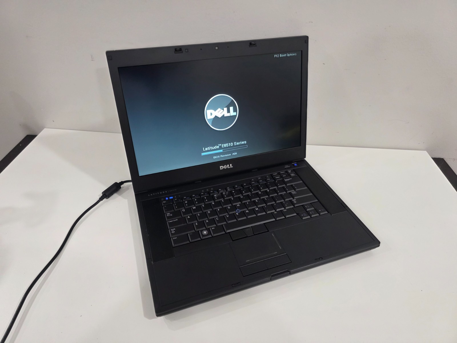 Dell Latitude E6510 Intel Core i5 CPU M 520 4GB Webcam
