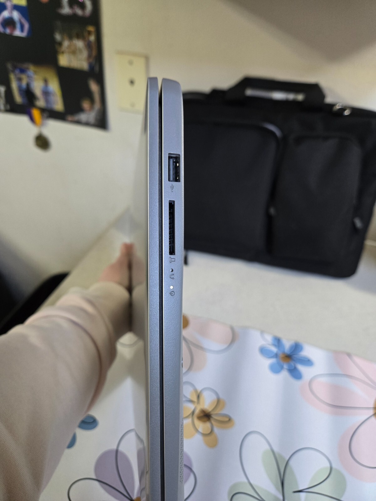 Lenovo Touch Screen Laptop 15.6 inch screen. Color: grey Cloud