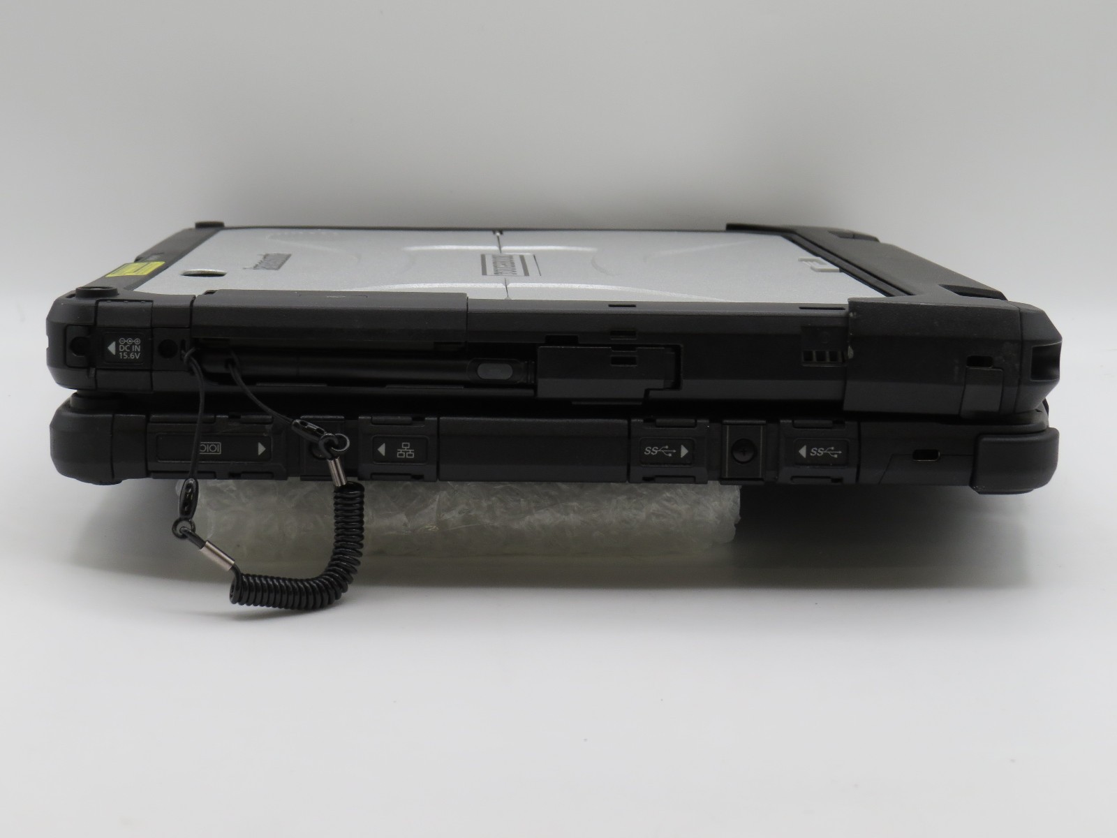 Panasonic CF-33 Toughbook i7-7600U@2.8 | 16/256GB SSD | 12″ Touch | No OS/AC