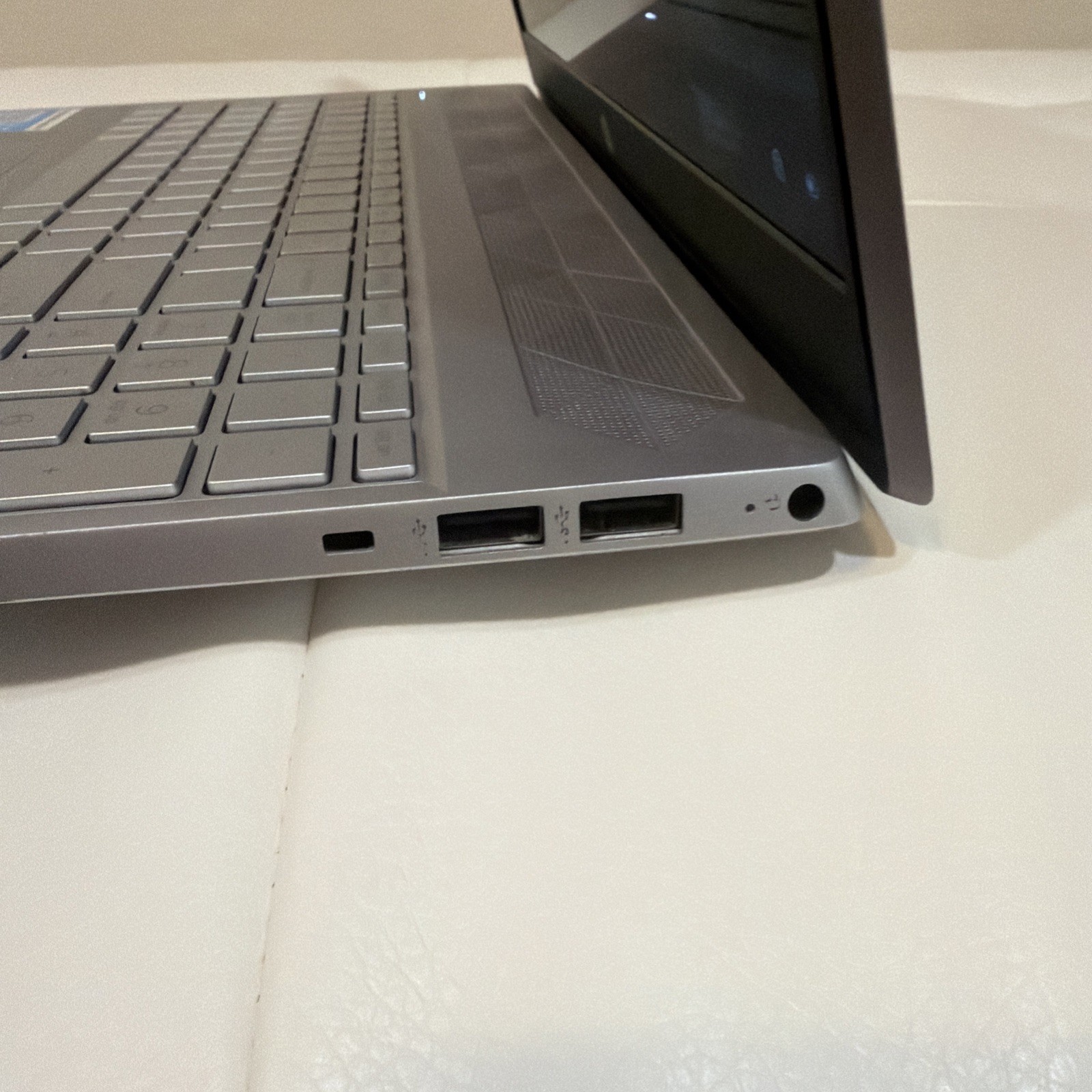 HP 15-EF2013DX 15.6″ Touch 8GB |256GB AMD Ryzen™ 5 3500U 2.10GHz WIN11H, Silver