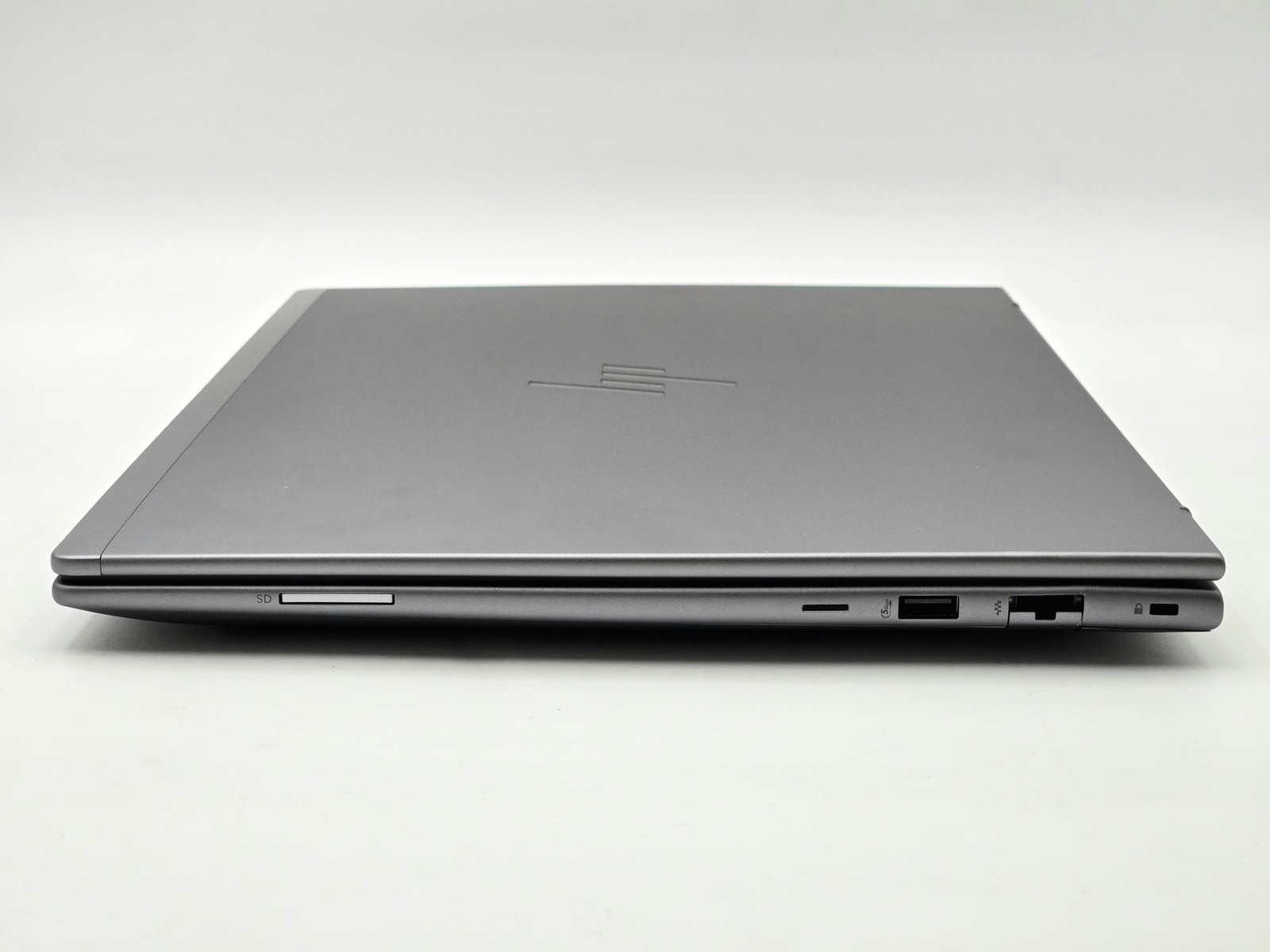 HP ZBook Power G11 Ryzen 7 PRO 8845HS RTX 2000 Ada 64GB 2TB Grade D