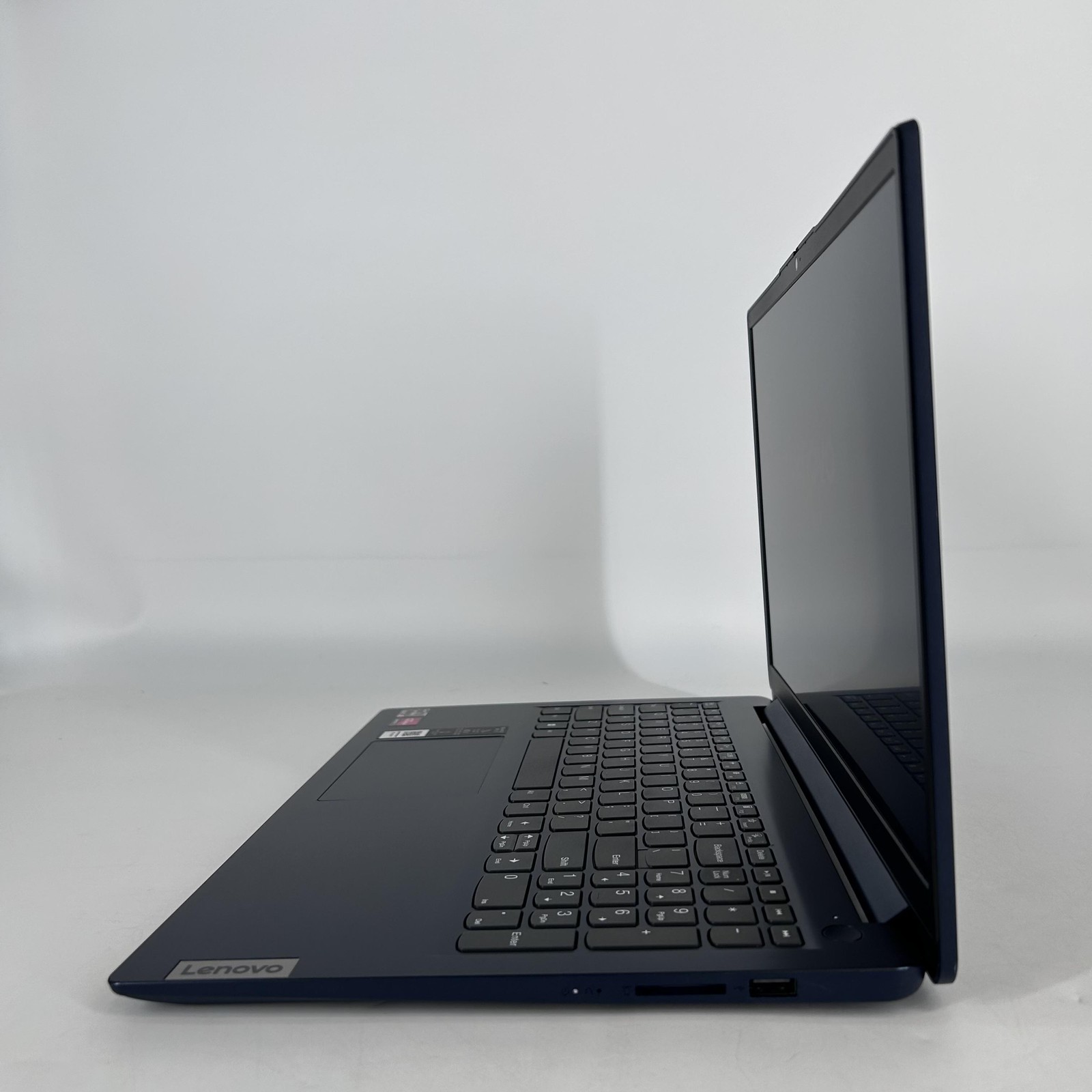 Lenovo IdeaPad 1 15.6 FHD 2.8 GHz Ryzen 5 7520U 8GB 256GB SSD Excellent
