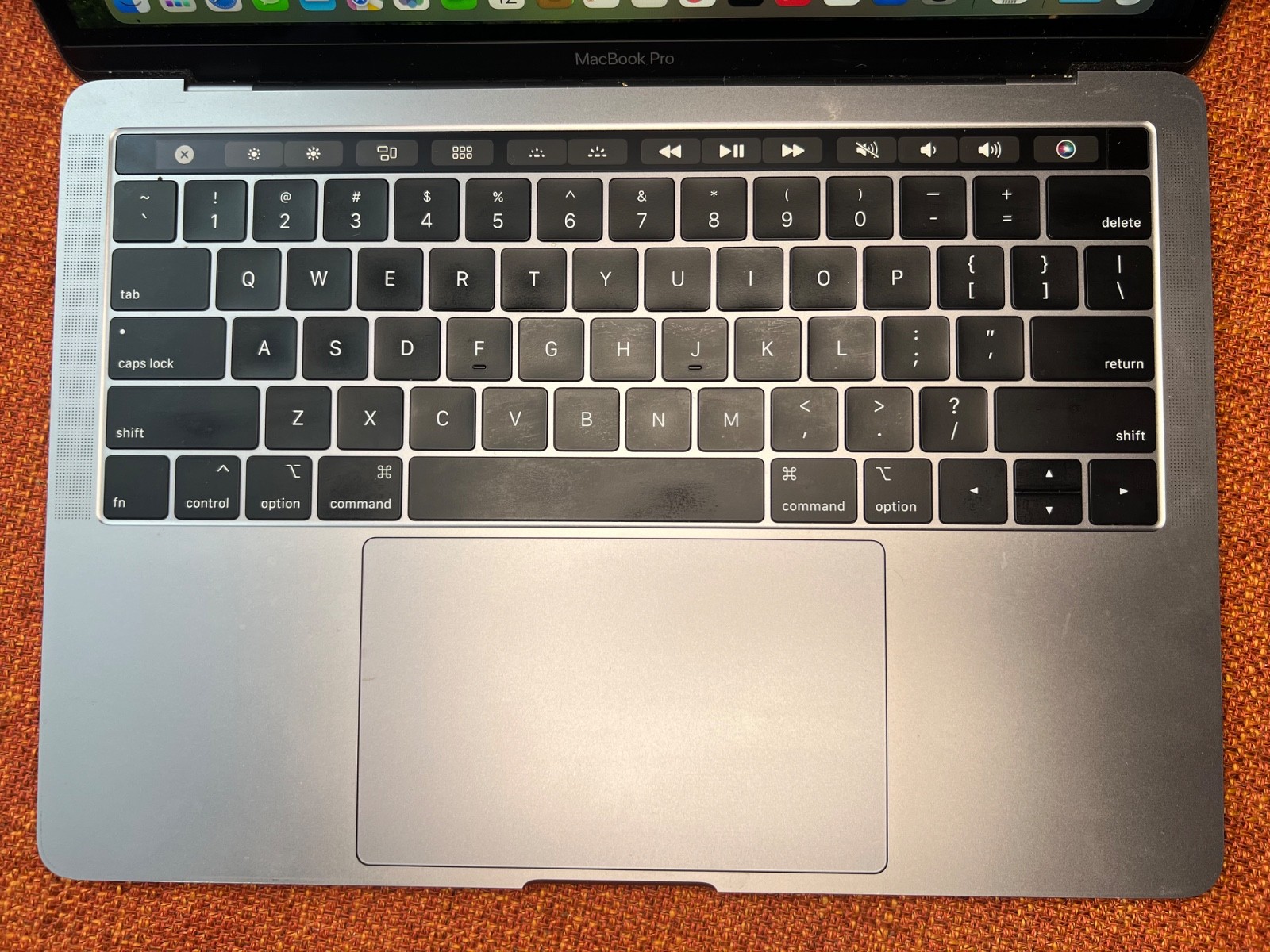 APPLE MacBook Pro 2018 Core i7 2.7 13″ 16GB RAM 2TB A1989 170 Battery Cycles!