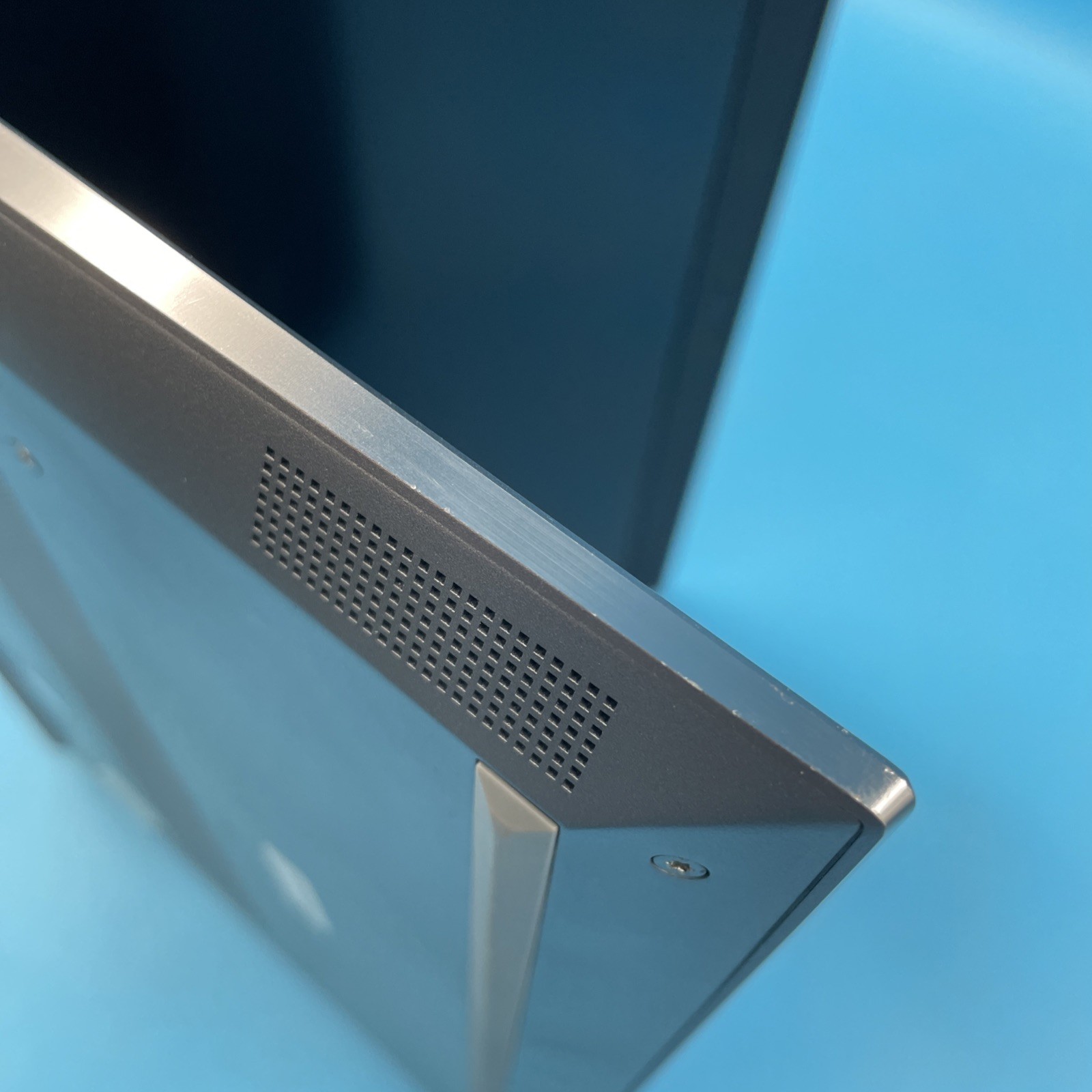 HP ZBook Studio G5 | i7-8850H | 32GB RAM | 512GB SSD | P1000 | NO OS | 65% BATT