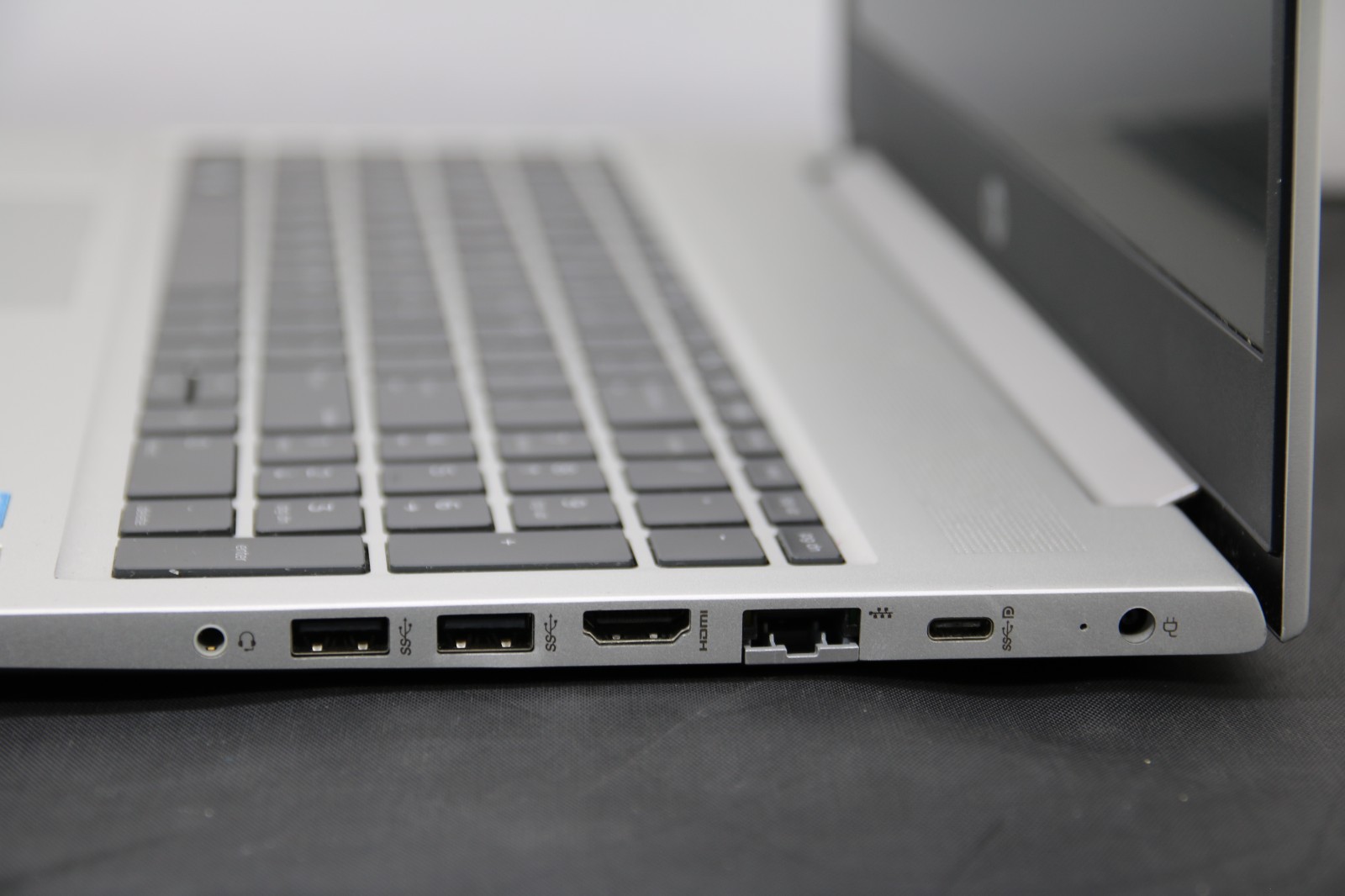 HP ProBook 450 G6 15.6″ – i5-8265U – 8GB, 256GB, Win 11 +USB-C Adapter *Bad Keys