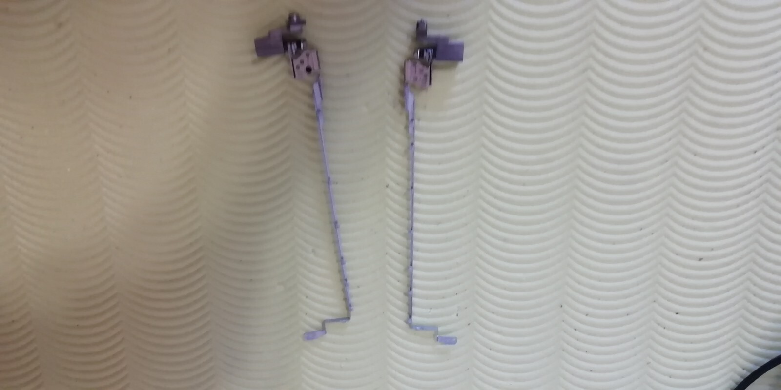 Lenovo THINKPAD L440 Hinges