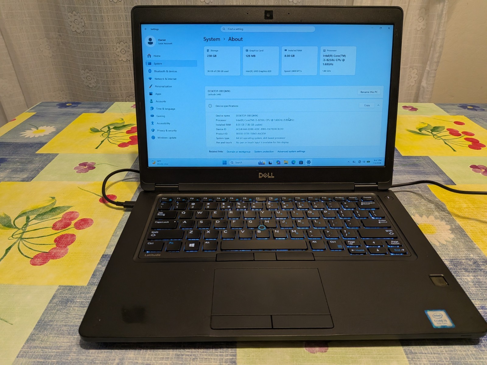 Dell Latitude 5490 (Core i5-8250U 1.60GHz, 8GB Memory, 256GB SSD, Windows 11)