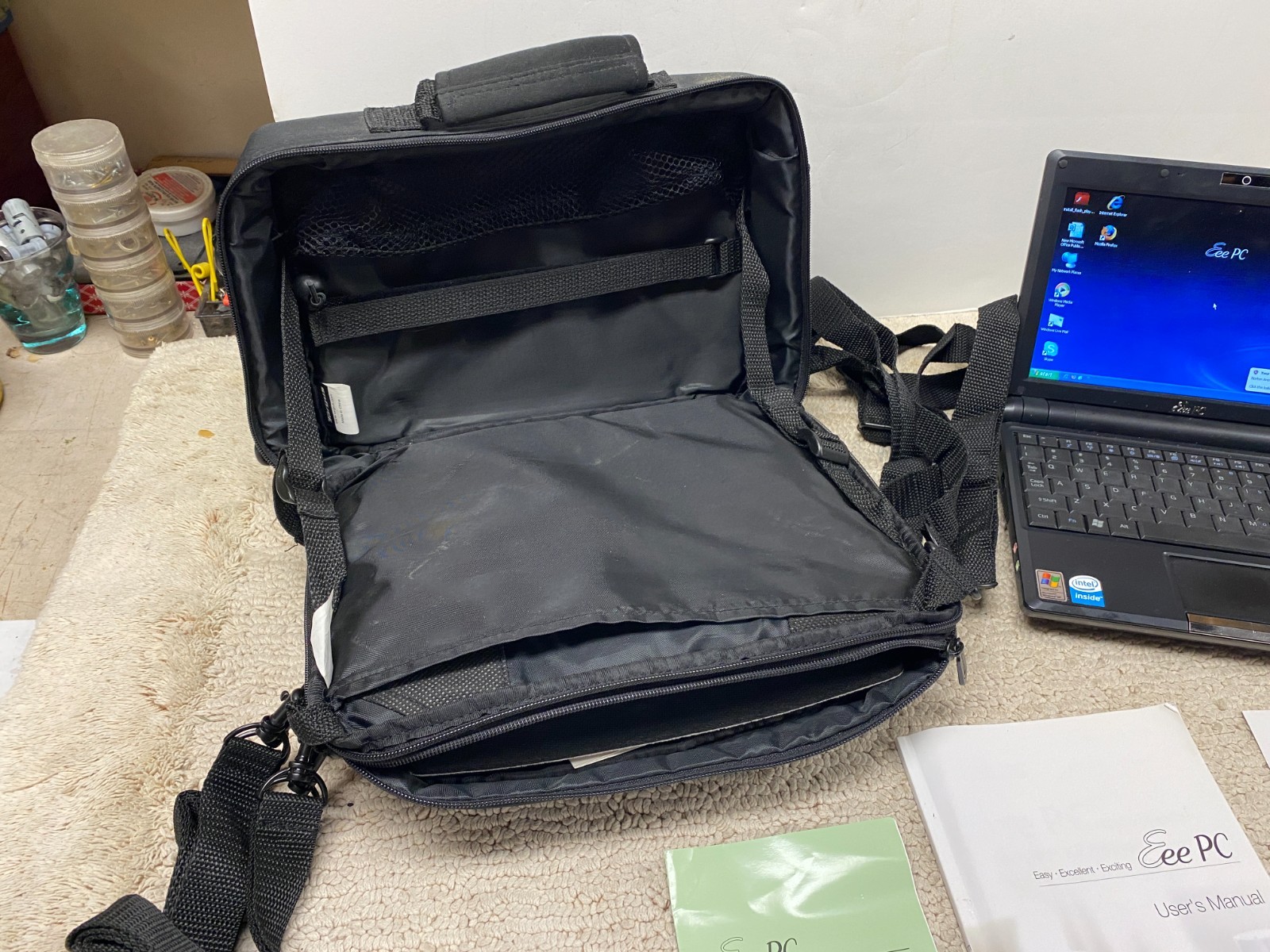 ASUS Eee PC 900 Vintage Netbook – Windows XP – Charger & Case Included