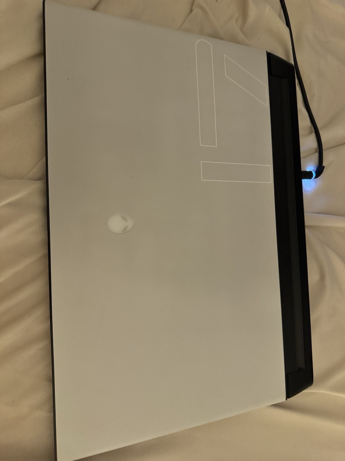 Alienware M17 R4 17.3″ Intel Core i7-10870H 360Hz 2.2GHz 16GB 1TB SSD RTX 3070