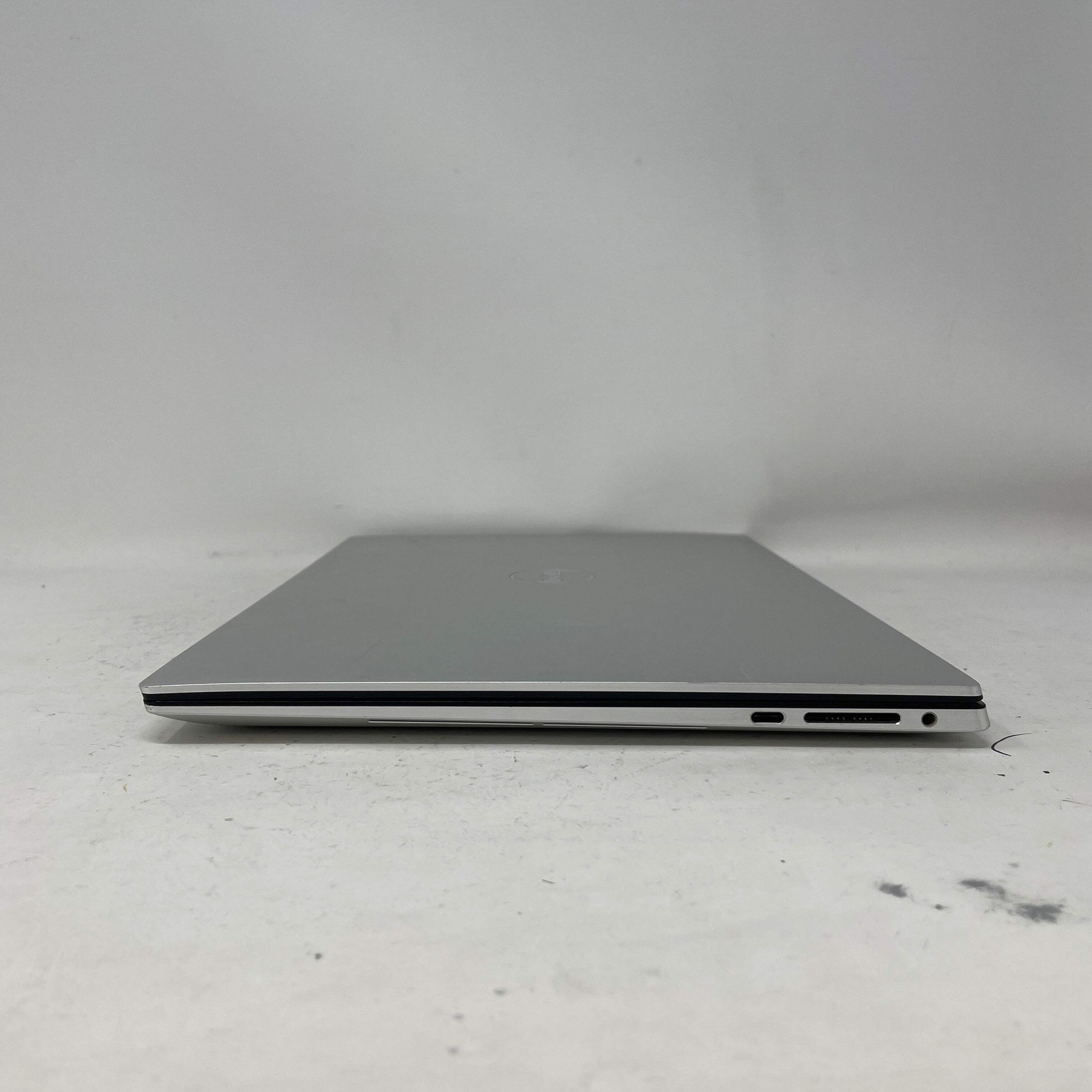 Dell XPS 9510 15.6″ i9-11900H 2.5GHz 16GB RAM 1TB SSD GeForce RTX 3050 Ti